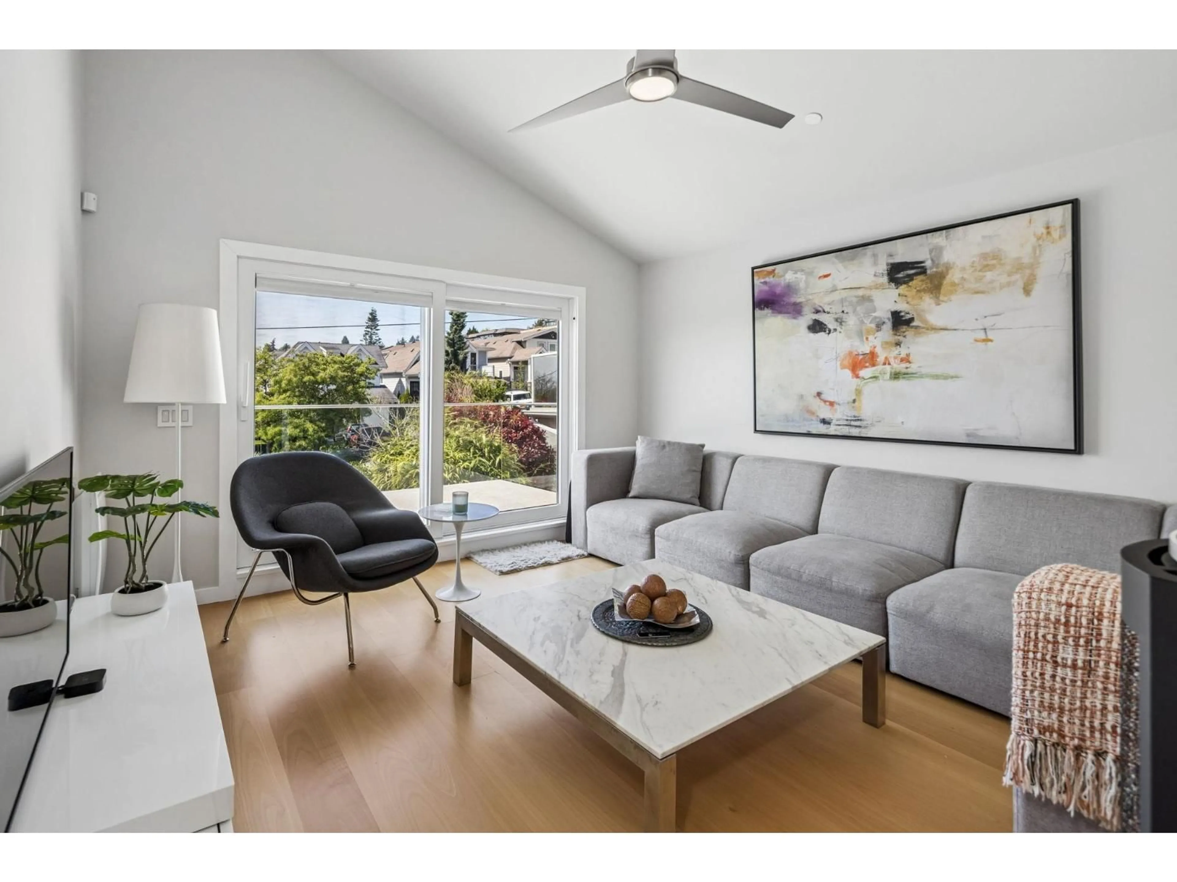 Living room with furniture, unknown for 956 KENT STREET, White Rock British Columbia V4B4T1