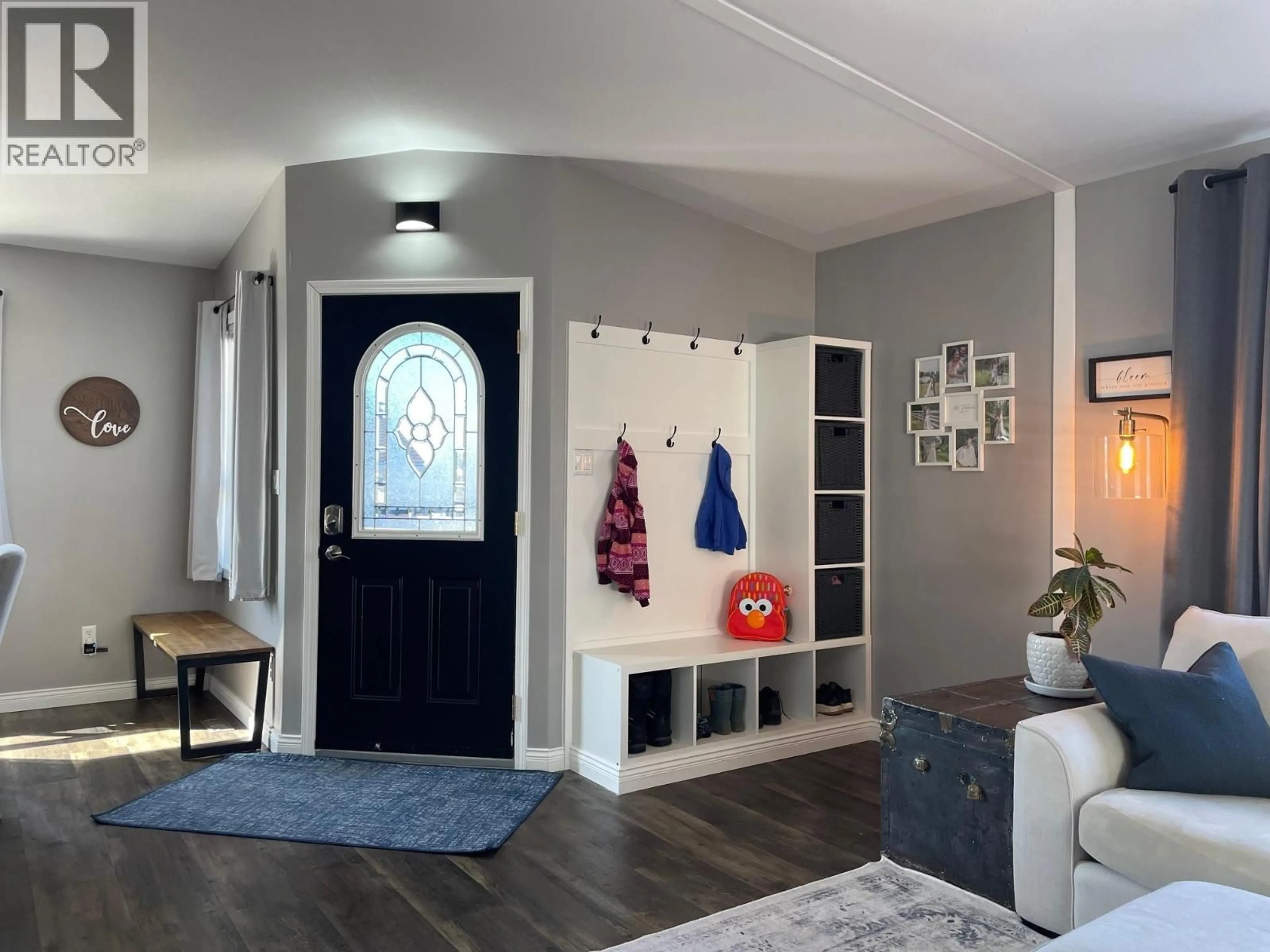Indoor entryway for 5212 HALLMARK CRESCENT, Fort Nelson British Columbia V0C1R0
