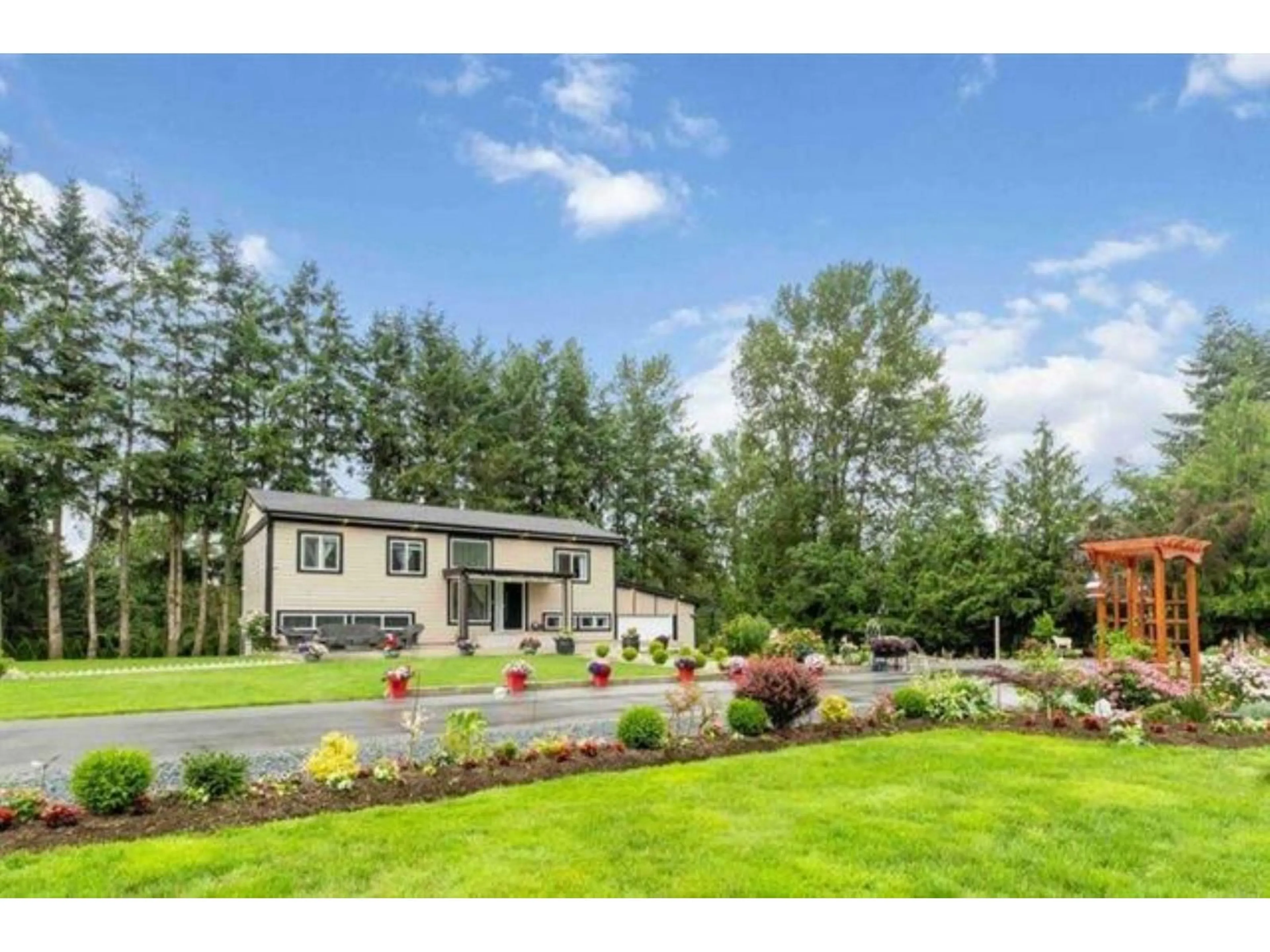 A pic from outside/outdoor area/front of a property/back of a property/a pic from drone, unknown for 1770 252 STREET, Langley British Columbia V4W2E3