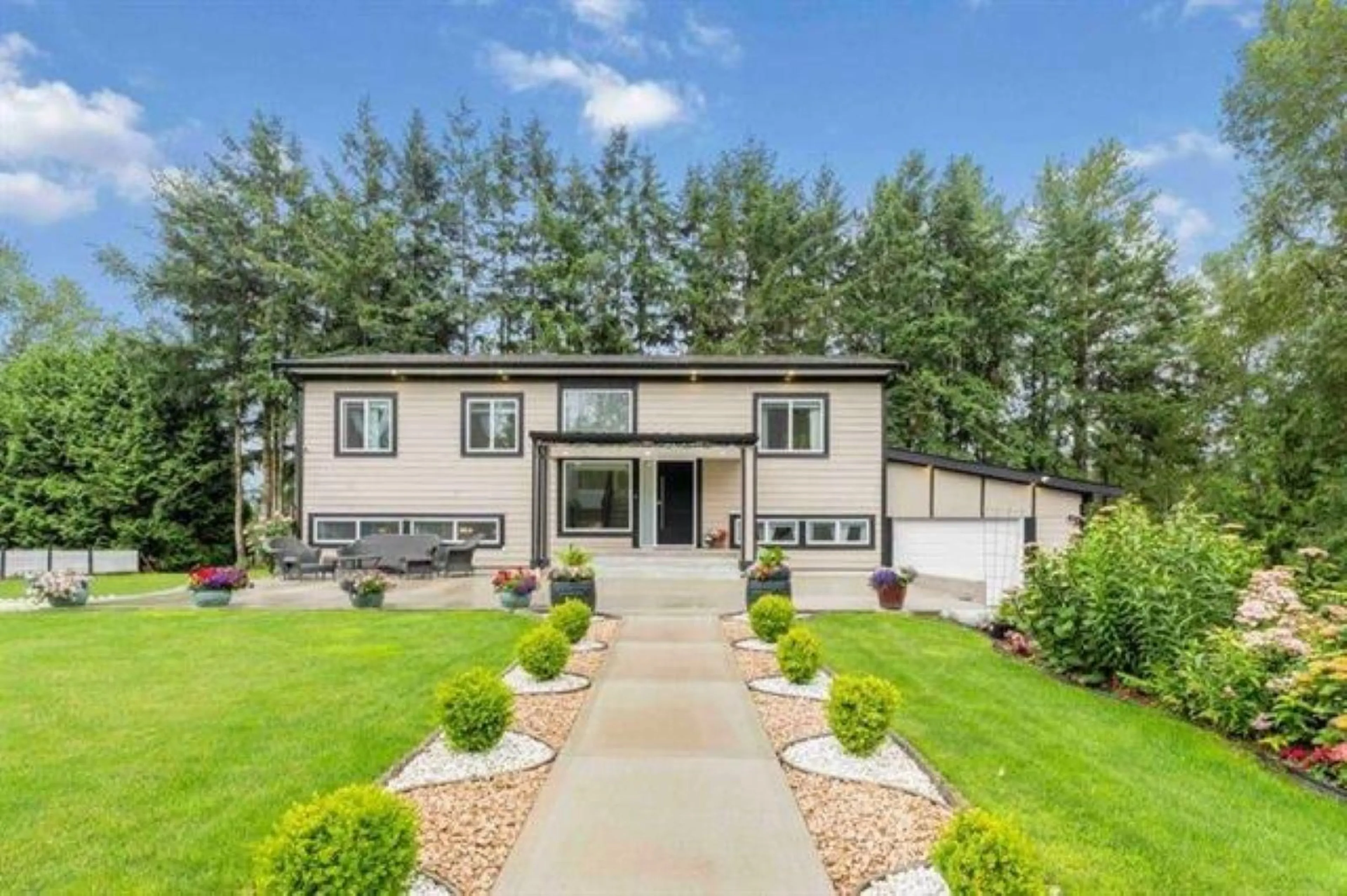 A pic from outside/outdoor area/front of a property/back of a property/a pic from drone, building for 1770 252 STREET, Langley British Columbia V4W2E3