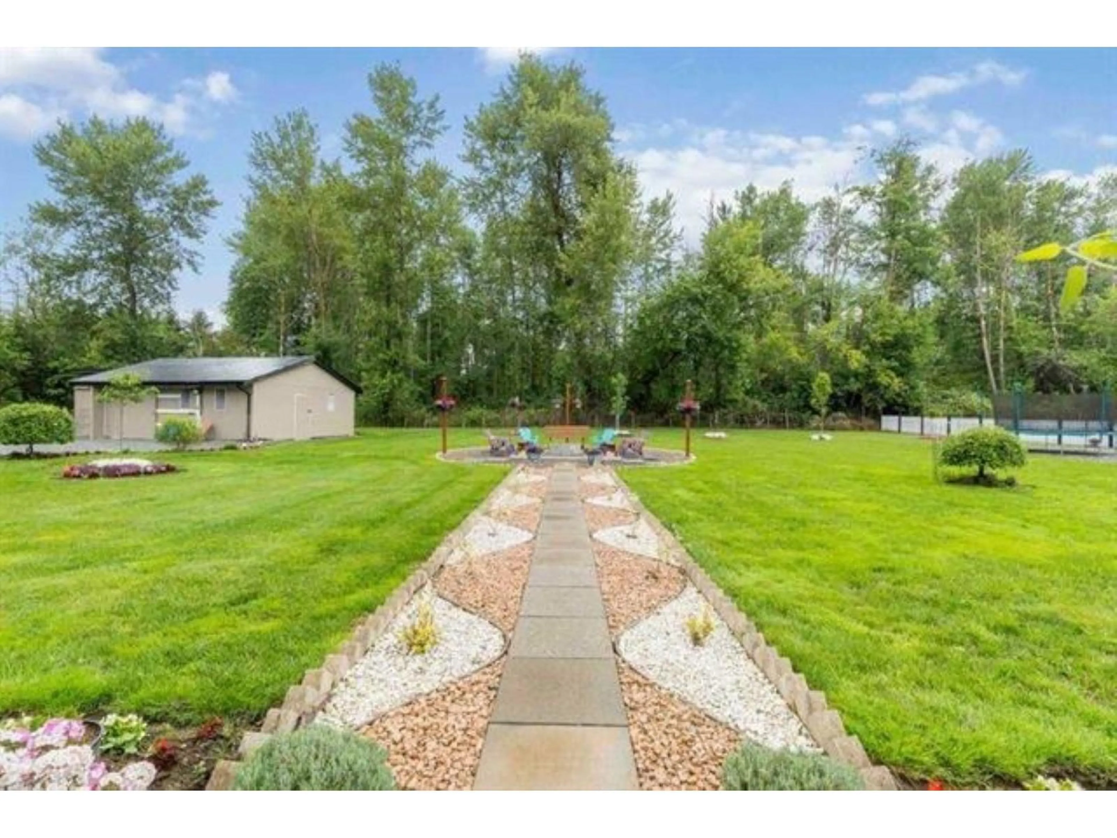 A pic from outside/outdoor area/front of a property/back of a property/a pic from drone, unknown for 1770 252 STREET, Langley British Columbia V4W2E3