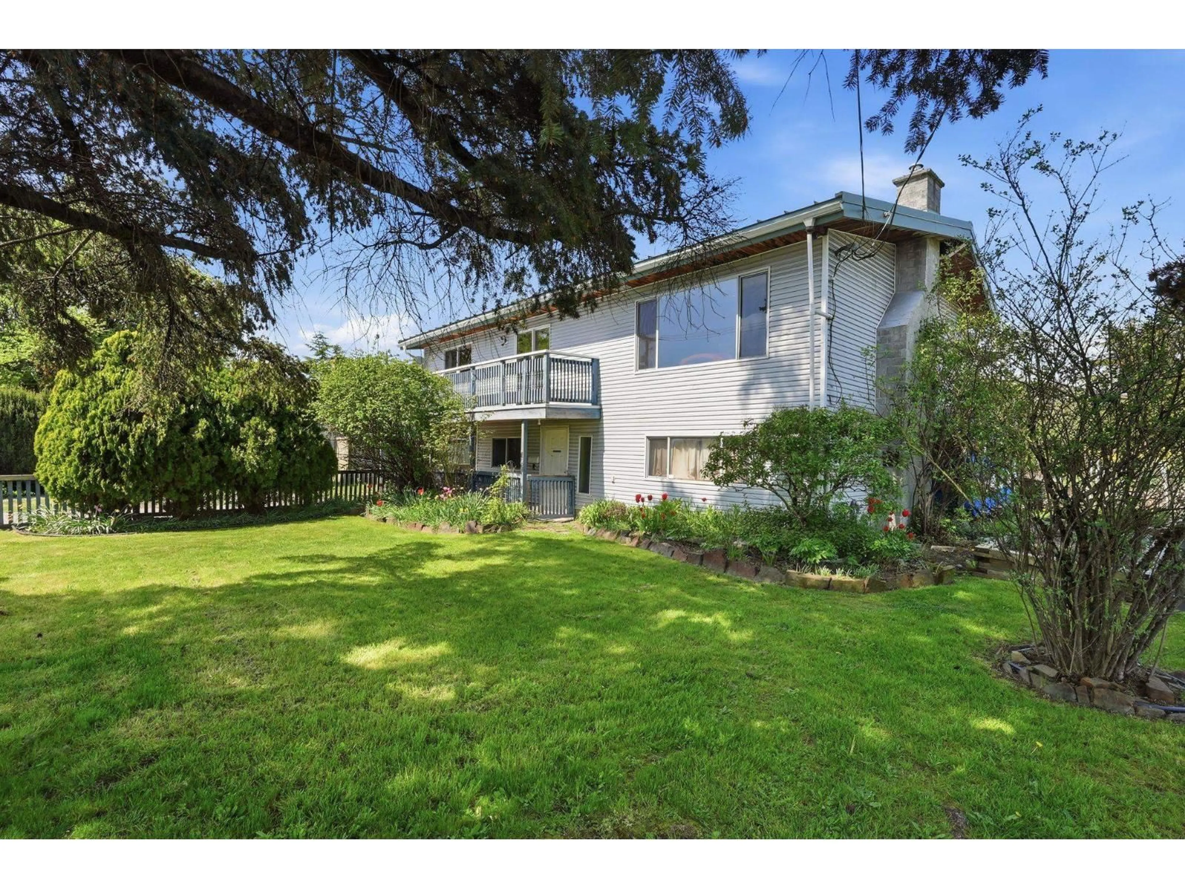 A pic from outside/outdoor area/front of a property/back of a property/a pic from drone, street for 17569 60 AVENUE, Surrey British Columbia V3S1T9