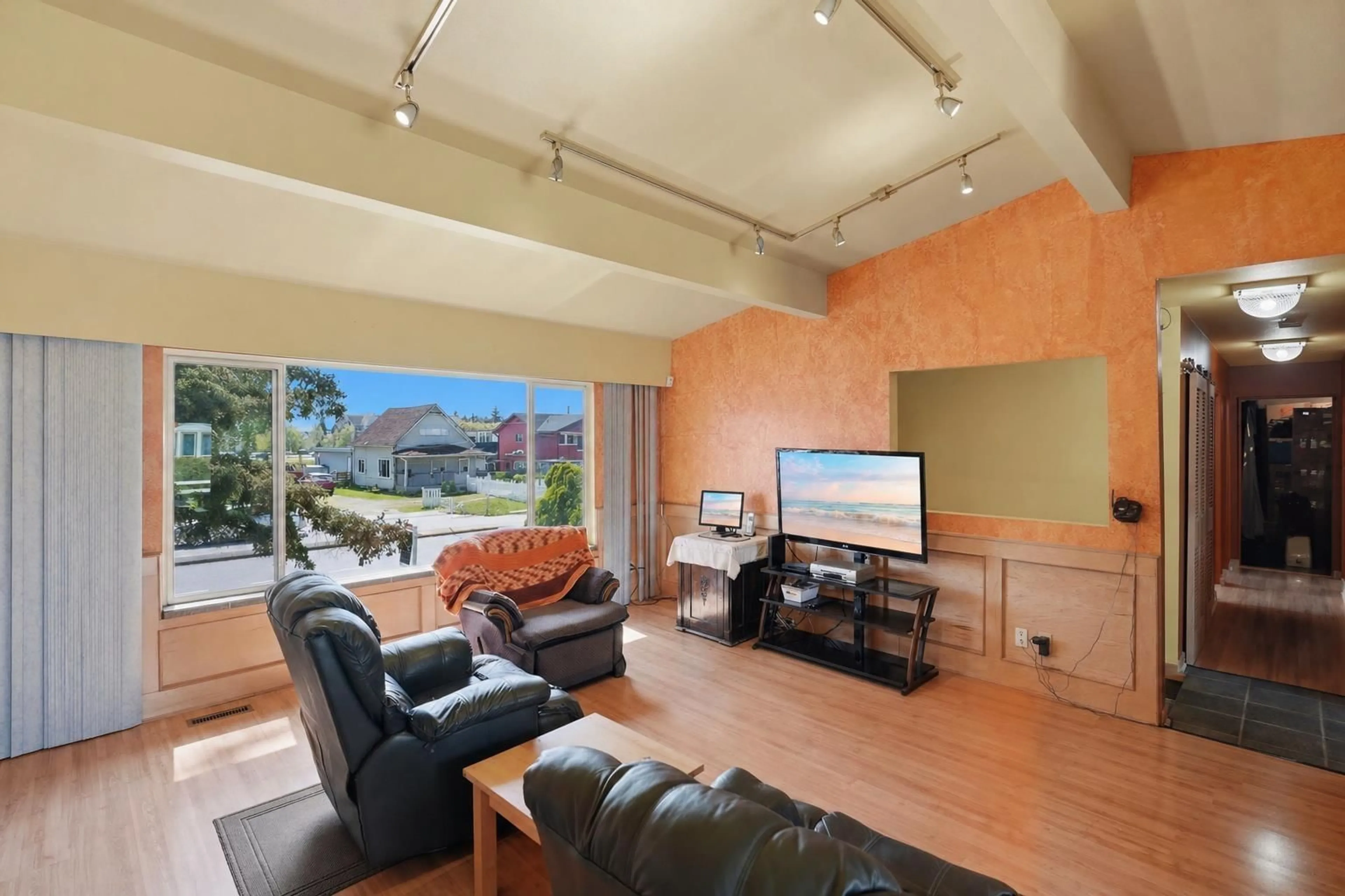 Living room with furniture, unknown for 17569 60 AVENUE, Surrey British Columbia V3S1T9