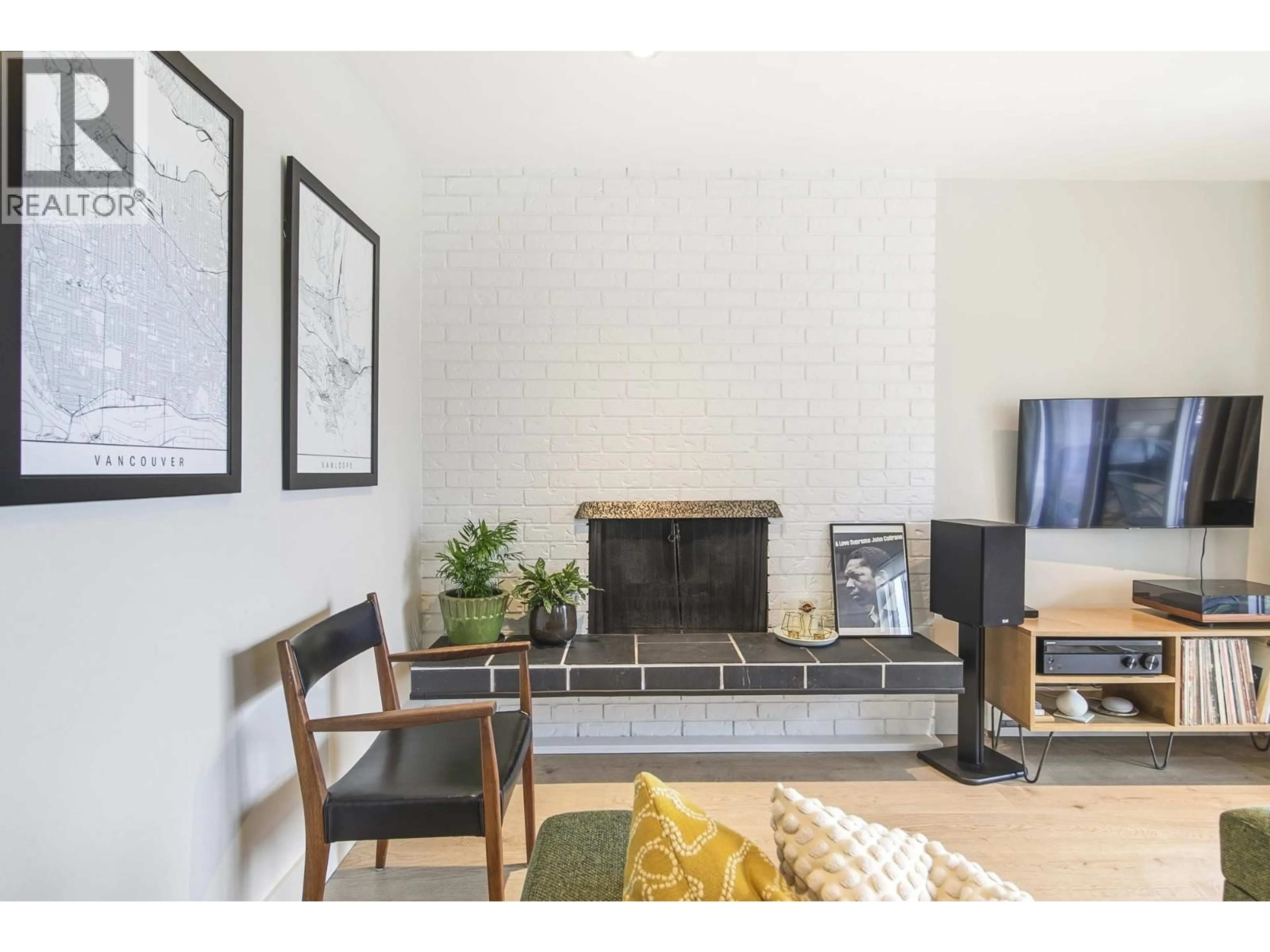 Living room with furniture, unknown for 304 - 1825 8TH AVENUE, Vancouver British Columbia V6J1V9