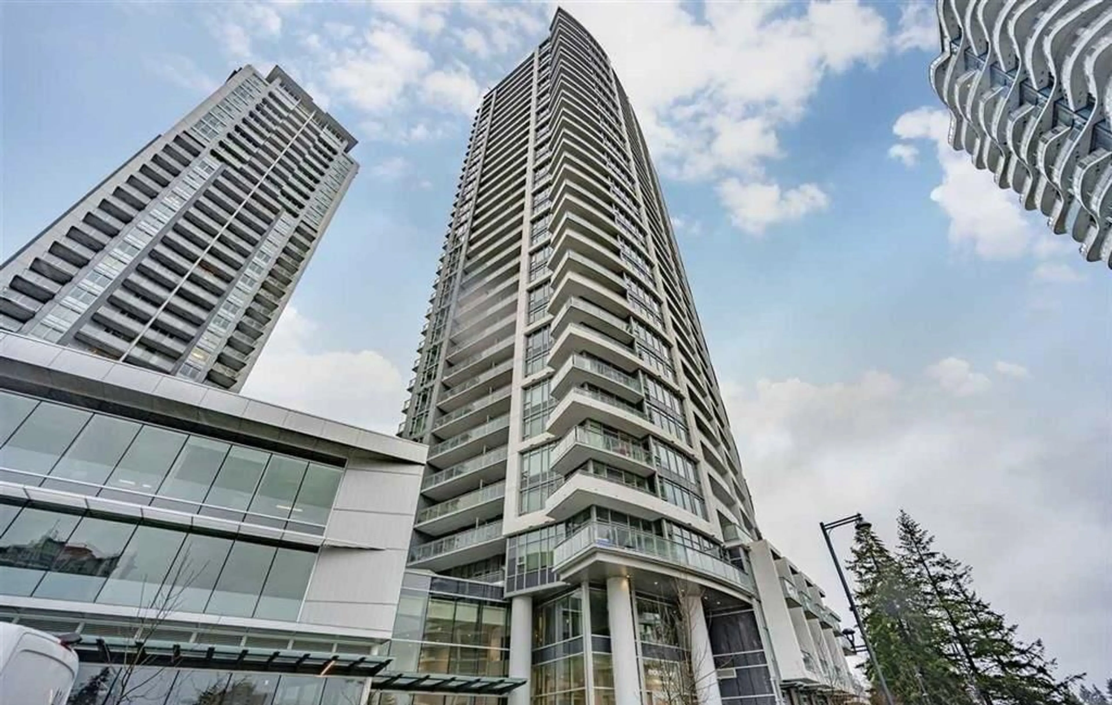 Indoor foyer for 705 - 13308 CENTRAL AVENUE, Surrey British Columbia V3T0M4