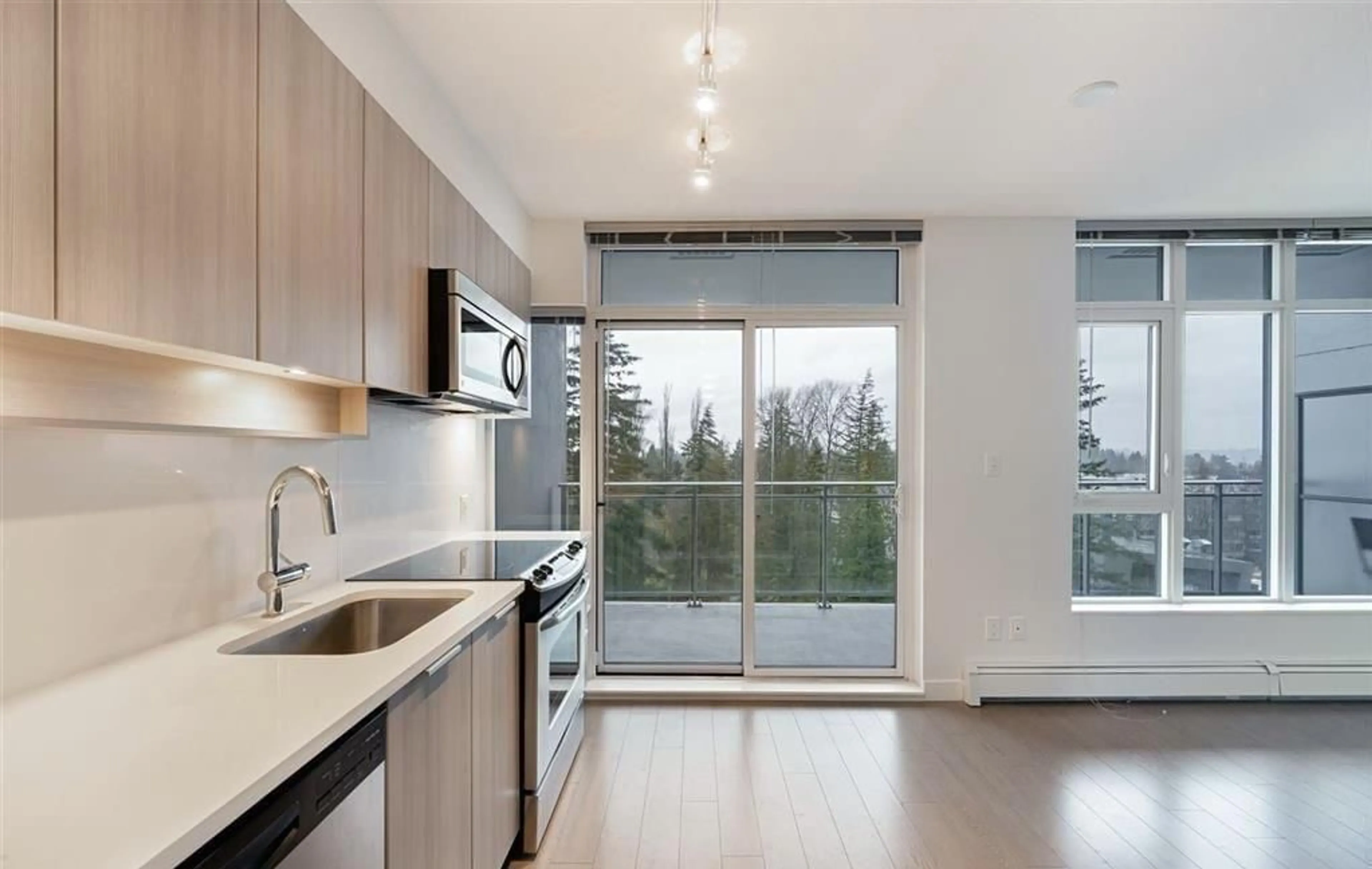 Open concept kitchen, wood/laminate floor for 705 - 13308 CENTRAL AVENUE, Surrey British Columbia V3T0M4