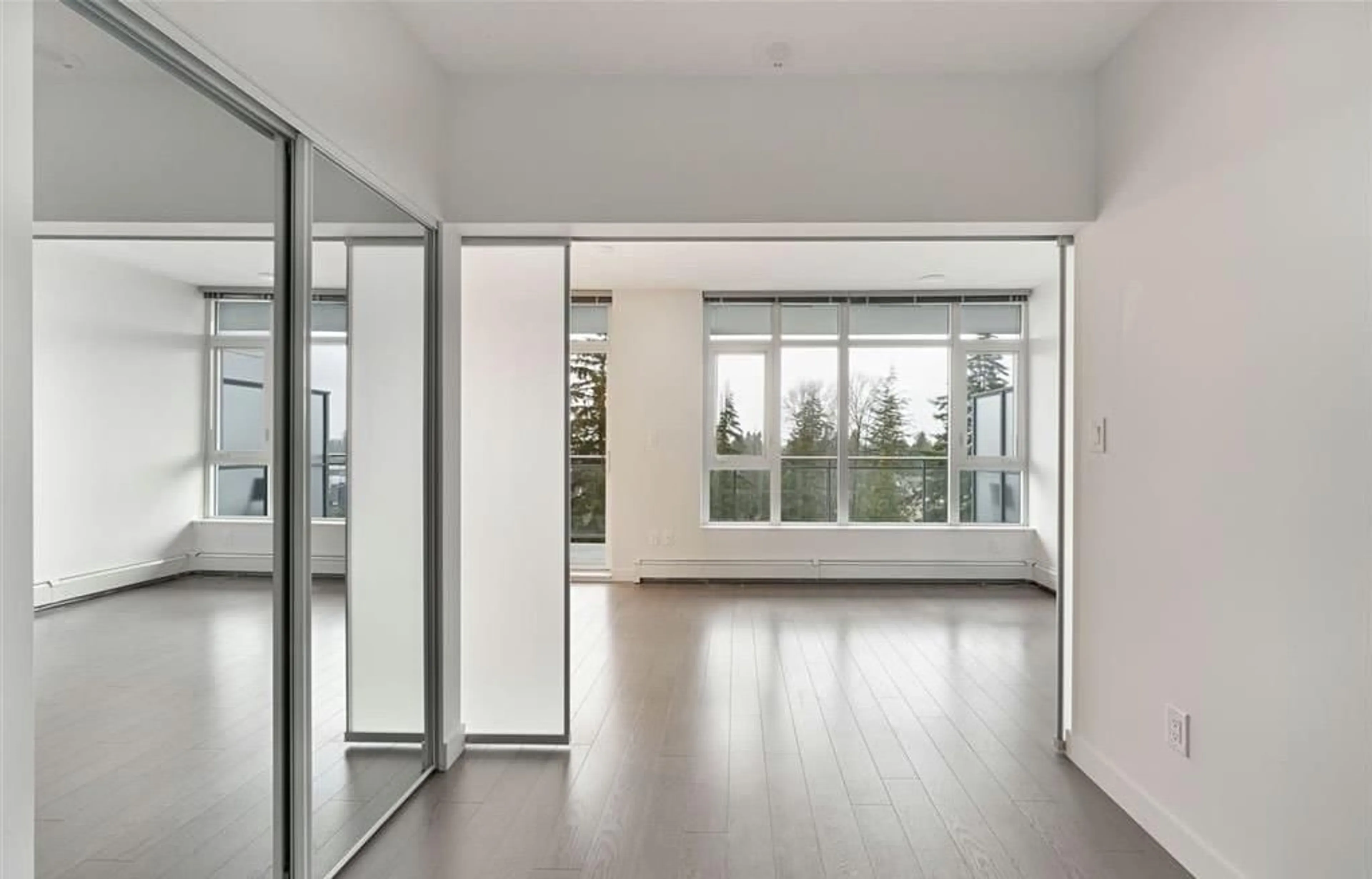 Indoor foyer for 705 - 13308 CENTRAL AVENUE, Surrey British Columbia V3T0M4