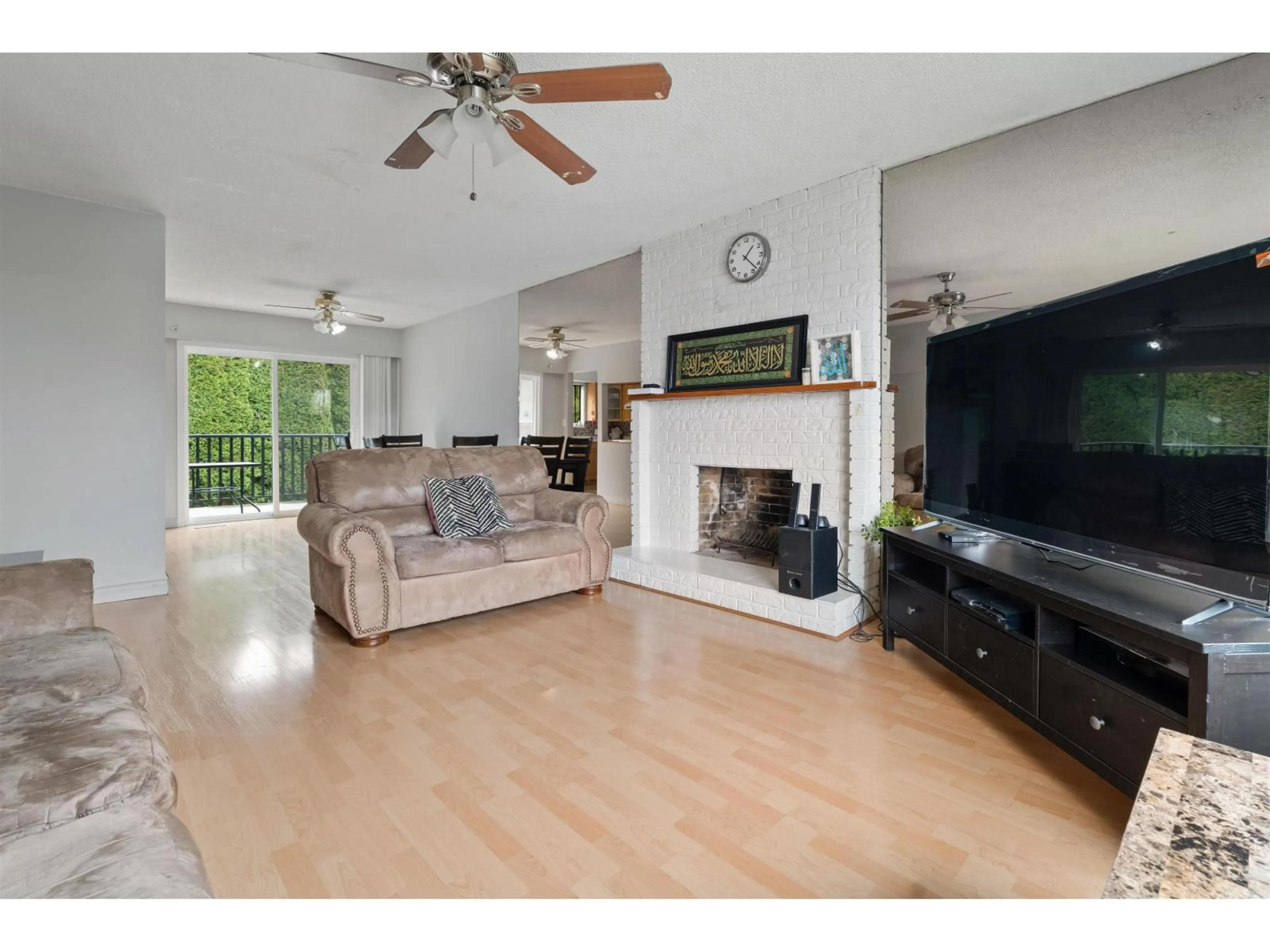 Living room with furniture, unknown for 11516 PARKWOOD PLACE, Delta British Columbia V4C7L1