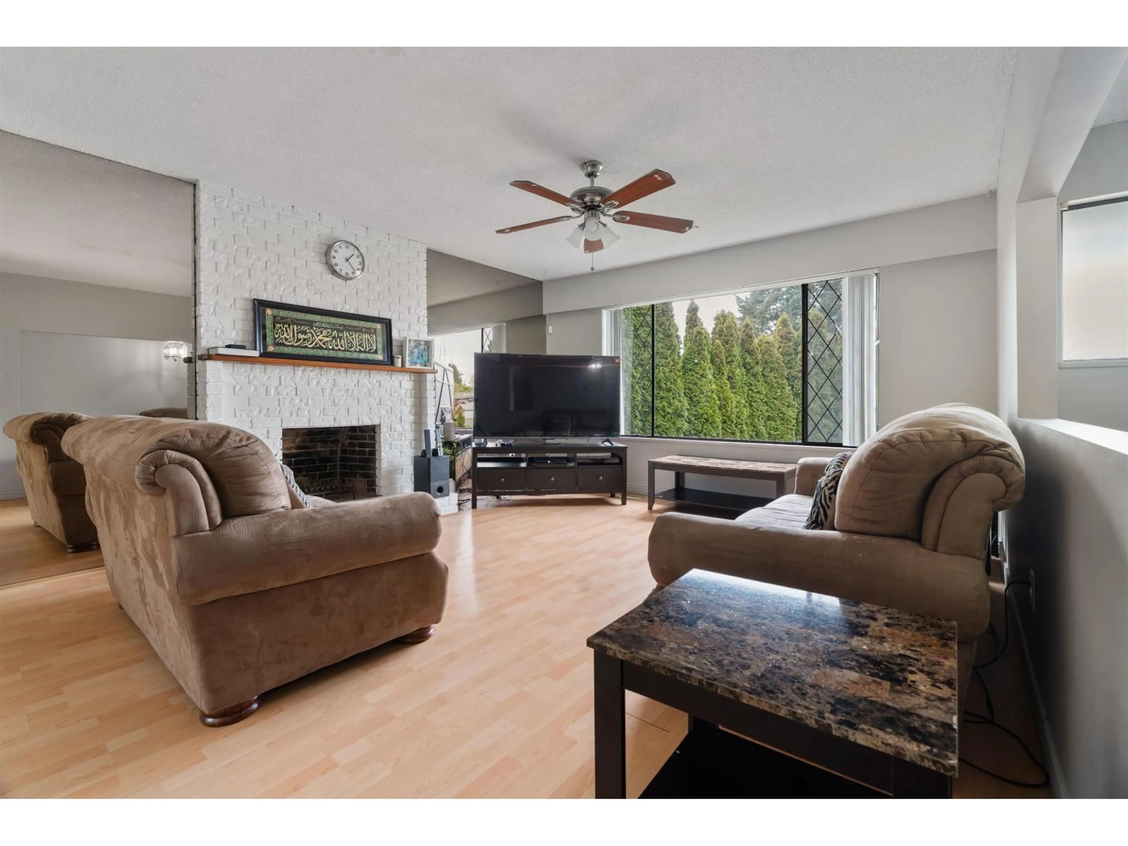 Living room with furniture, unknown for 11516 PARKWOOD PLACE, Delta British Columbia V4C7L1