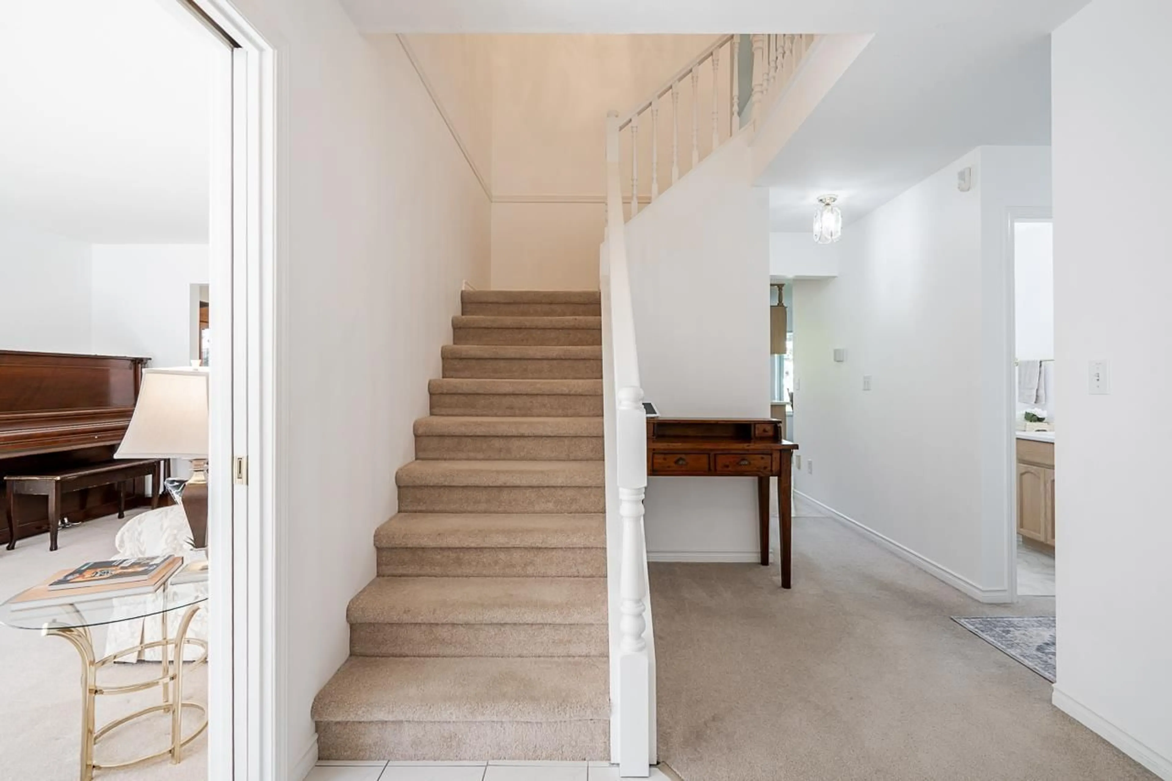 Indoor foyer for 4866 196TH STREET STREET, Langley British Columbia V3A7Z7