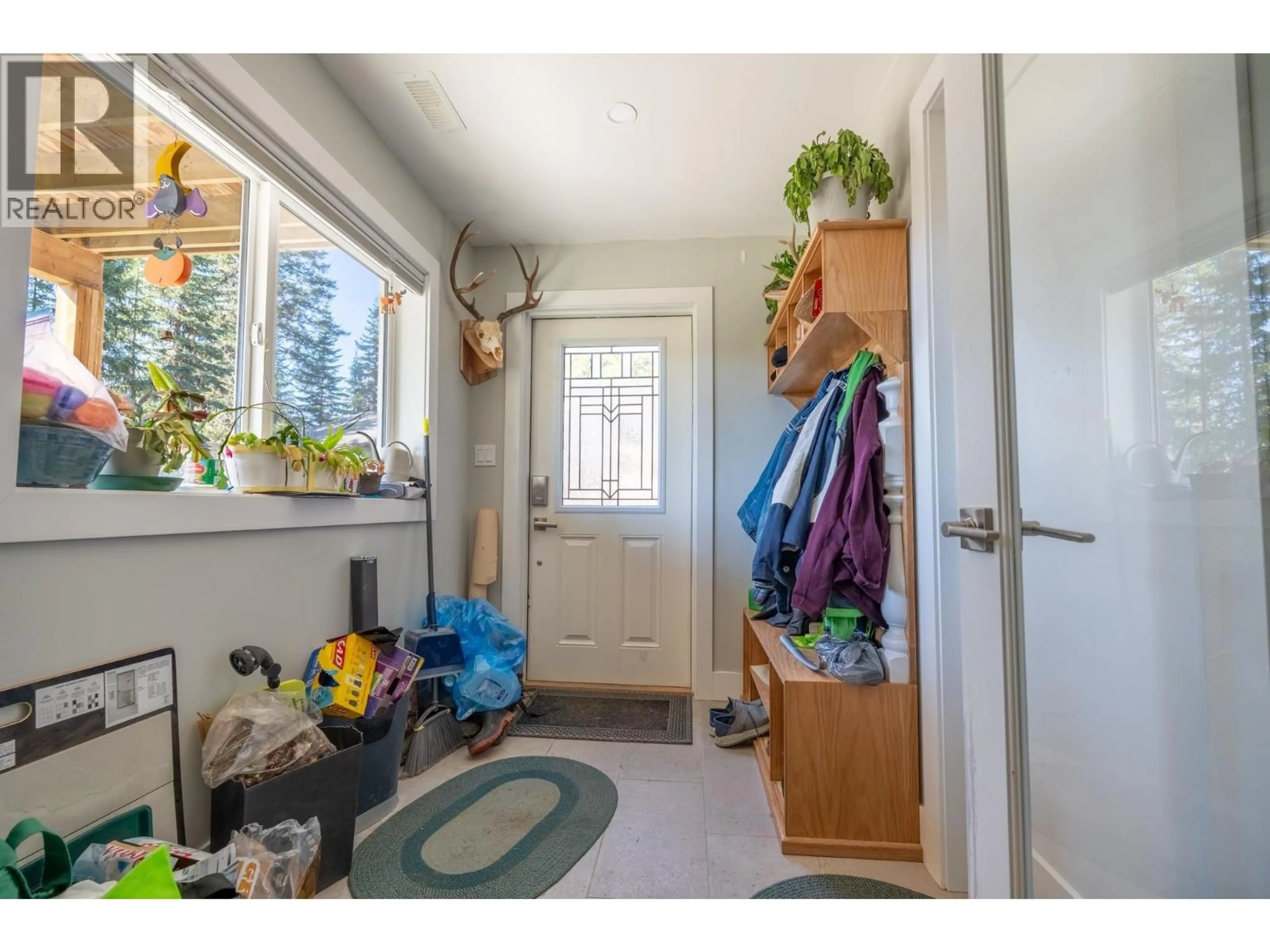 Indoor entryway for 2077 SOMMERVILLE ROAD, Prince George British Columbia V2N6T6