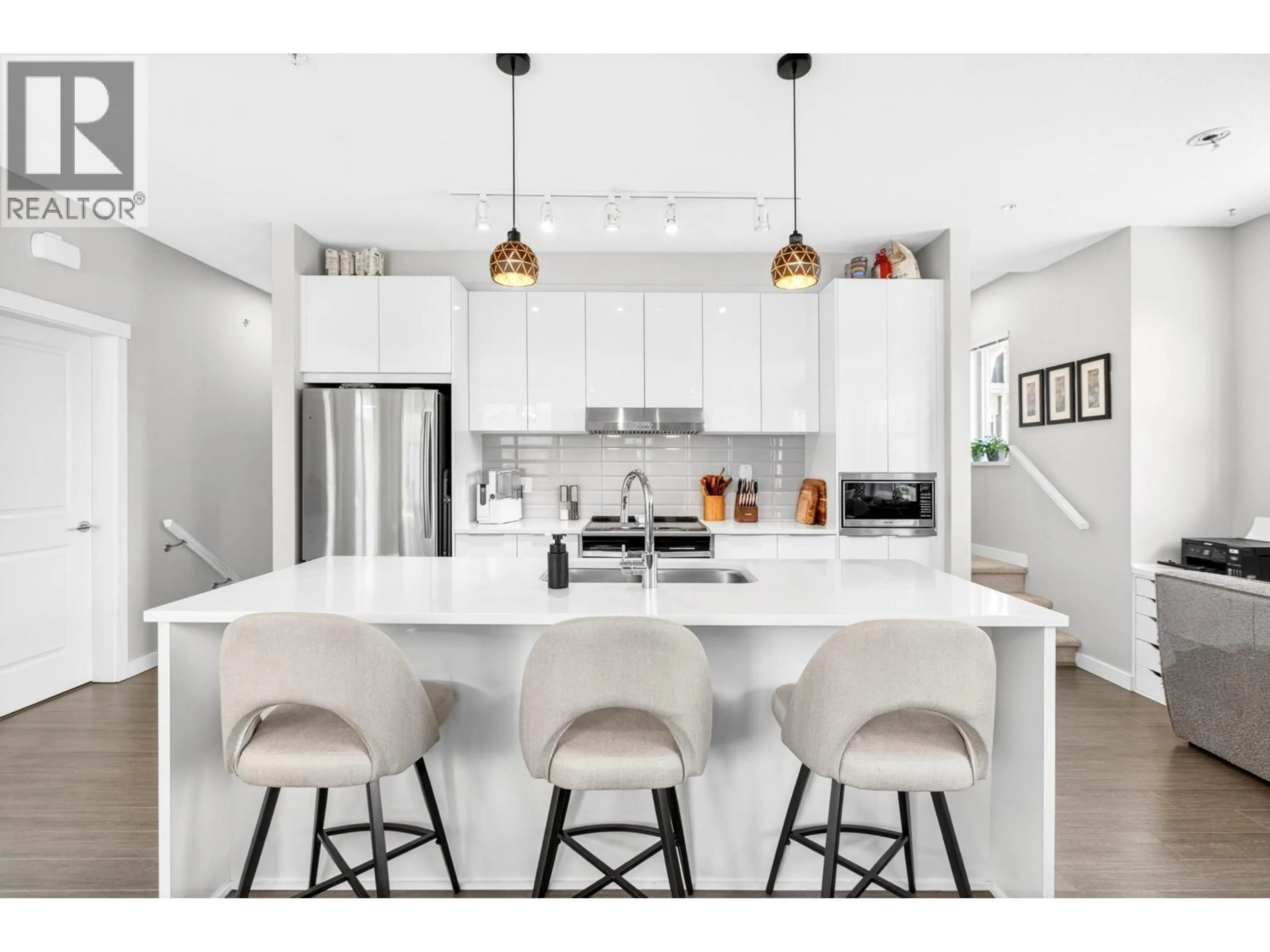 Open concept kitchen, ceramic/tile floor for 801 - 11295 PAZARENA PLACE, Maple Ridge British Columbia V2X4K9