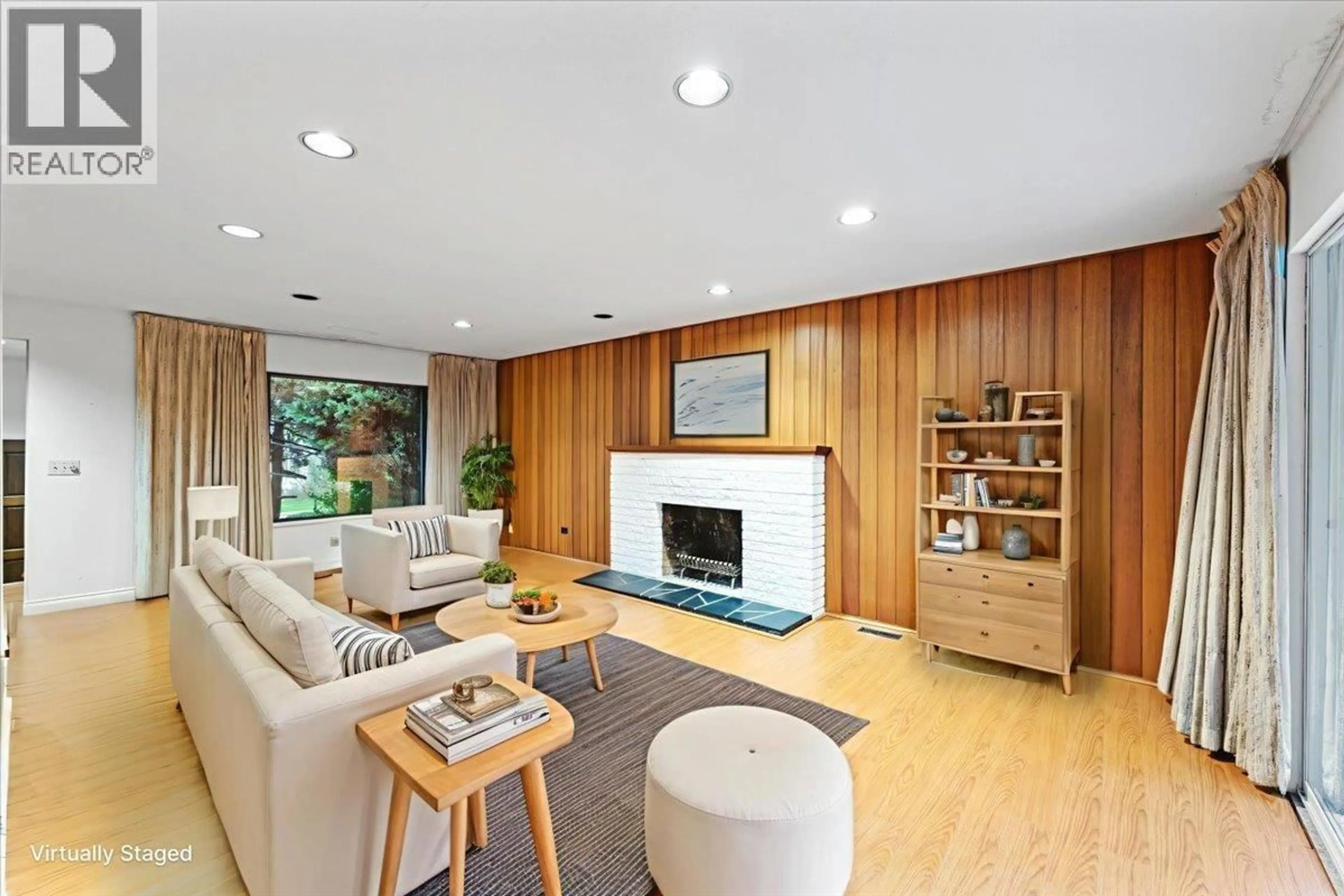 Living room with furniture, wood/laminate floor for 1064 RUTHINA AVENUE, North Vancouver British Columbia V7R2E6