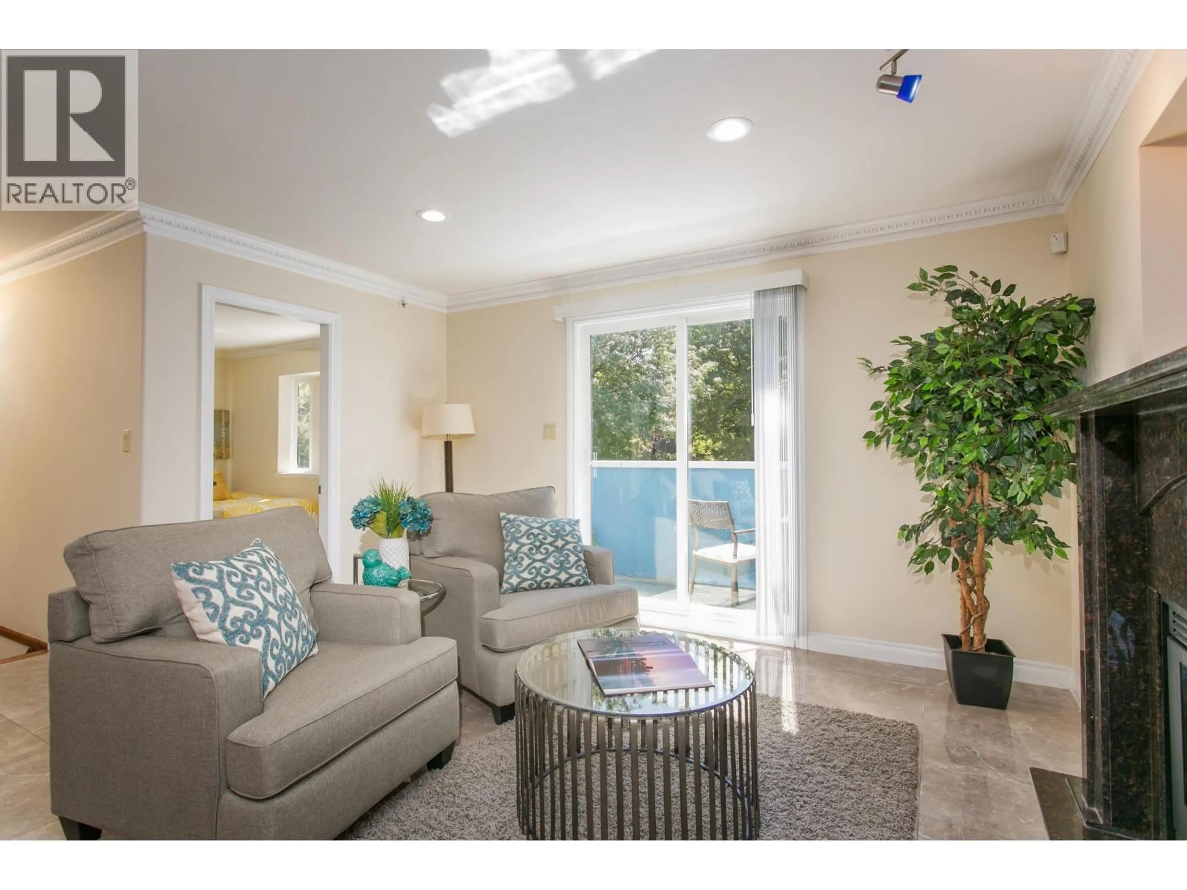 Living room with furniture, unknown for 915 23RD AVENUE, Vancouver British Columbia V5V1Y6