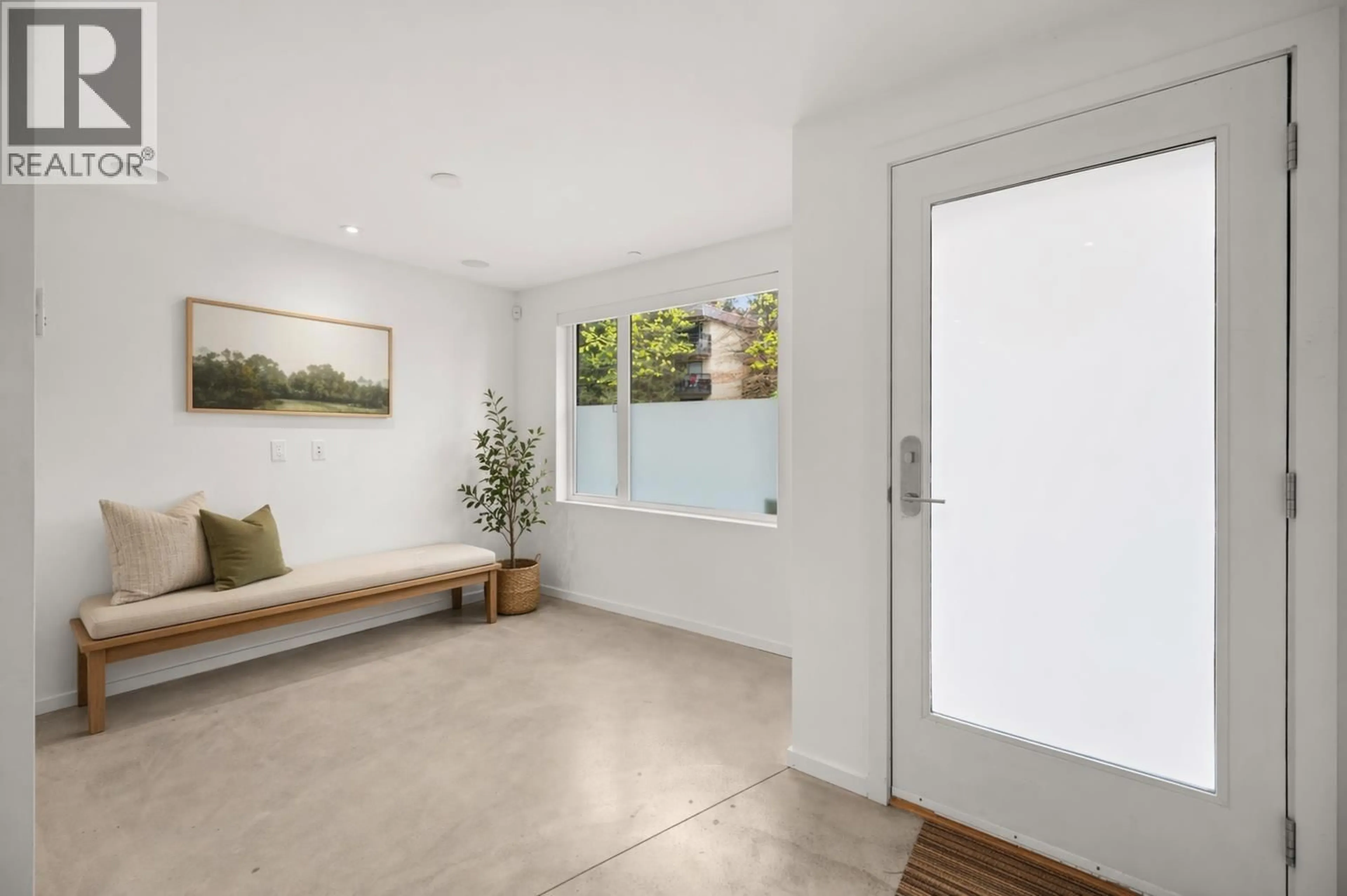 Indoor entryway for 1889 2ND AVENUE, Vancouver British Columbia V6J1J1