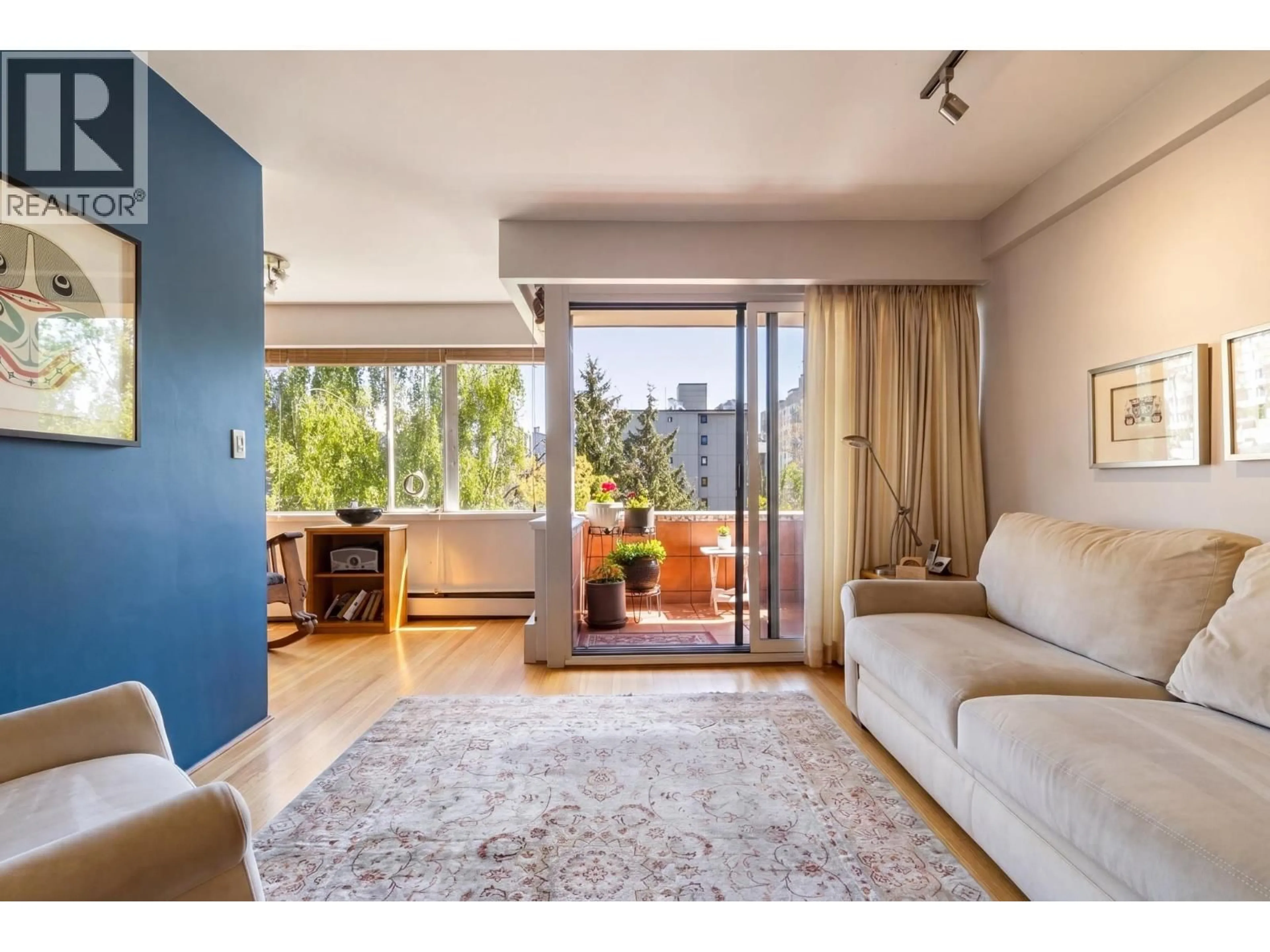 Living room with furniture, unknown for 602 - 1315 CARDERO STREET, Vancouver British Columbia V6G2J2