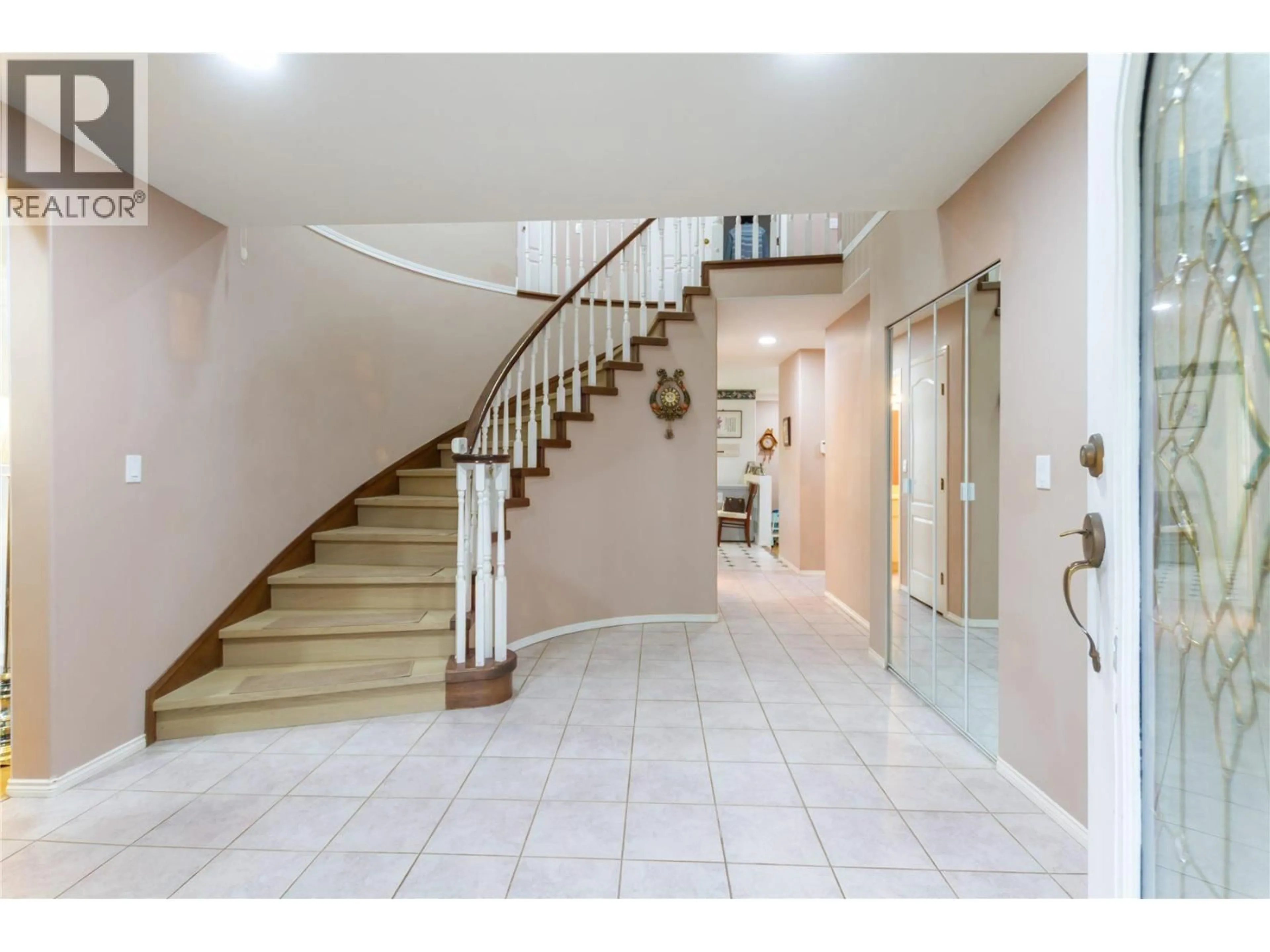 Indoor foyer for 9149 BRIAR ROAD, Burnaby British Columbia V3N4X1