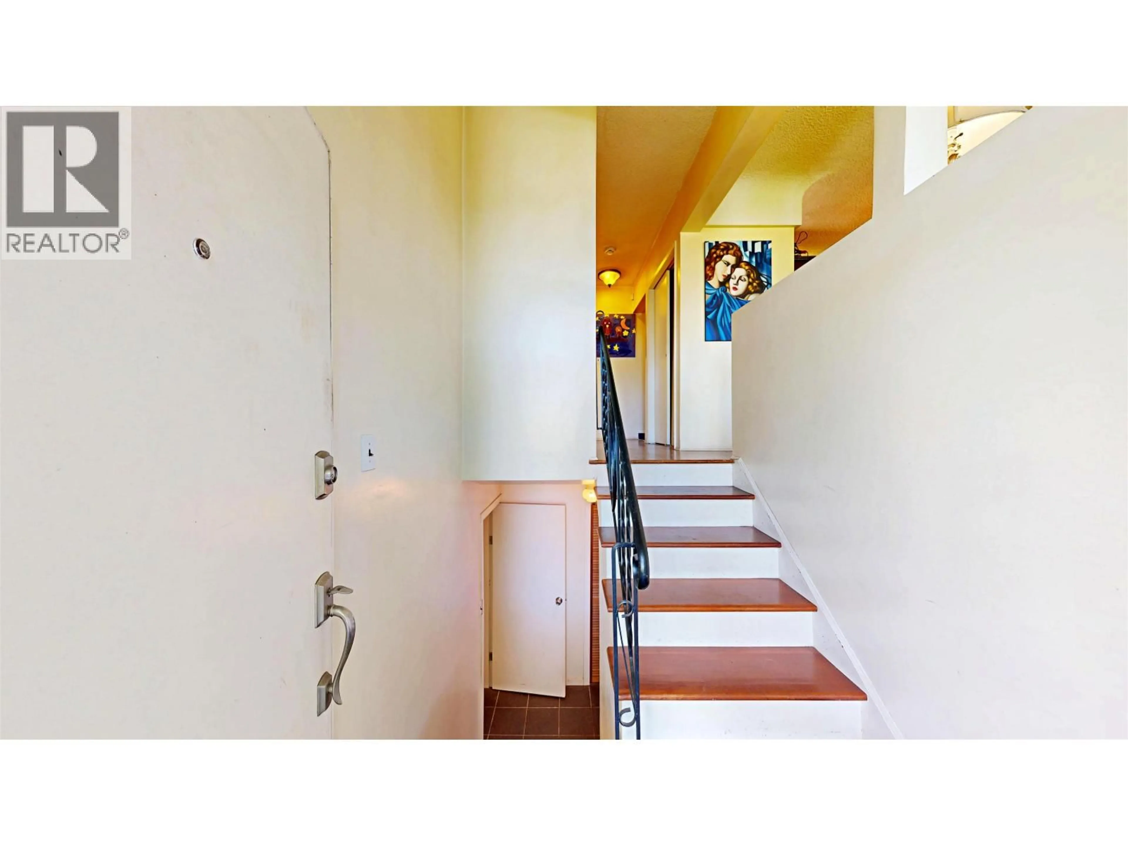 Unknown for 3752 BEATRICE STREET, Vancouver British Columbia V5N4H5