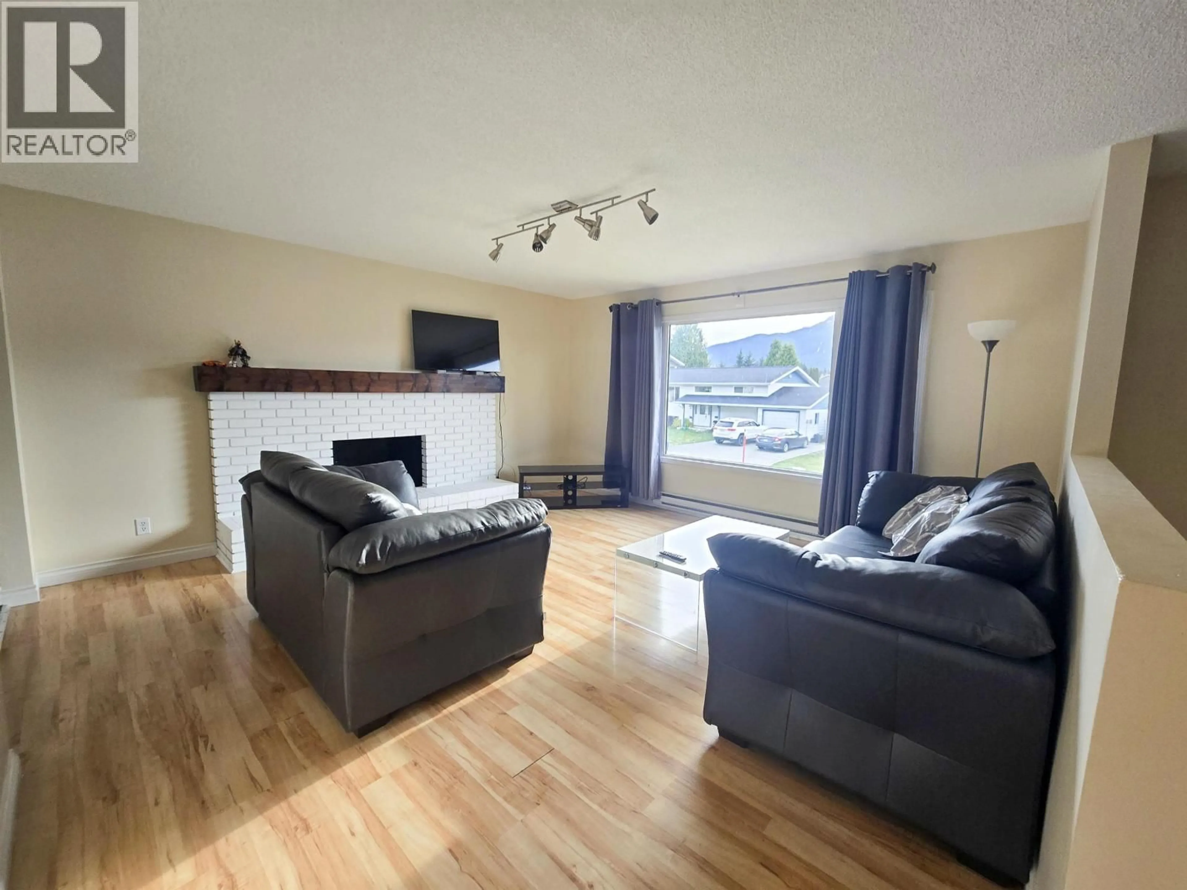 Living room with furniture, wood/laminate floor for 99 CHARLES STREET, Kitimat British Columbia V8C2J4