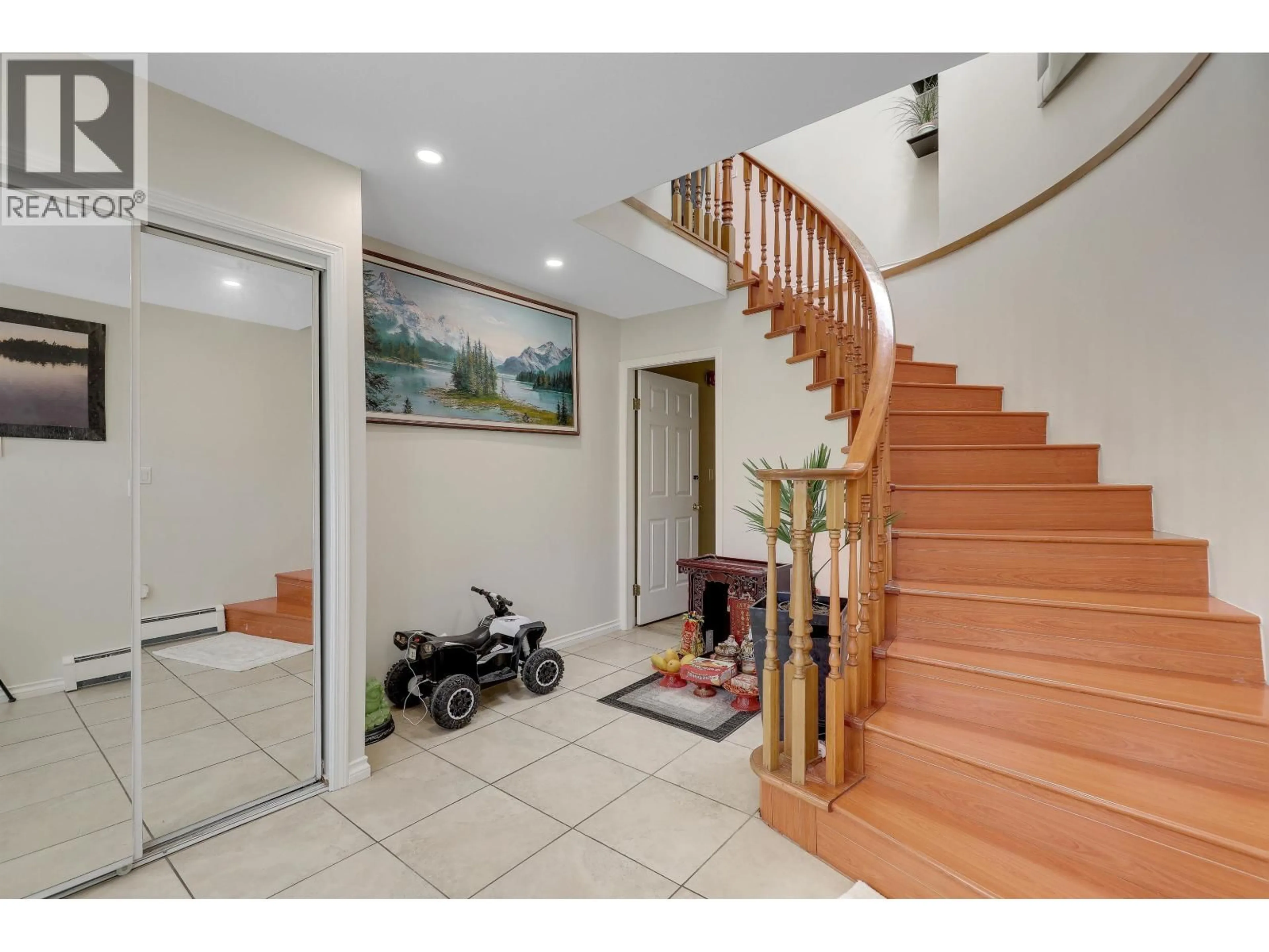 Indoor foyer for 1457 18TH AVENUE, Vancouver British Columbia V5N2H2