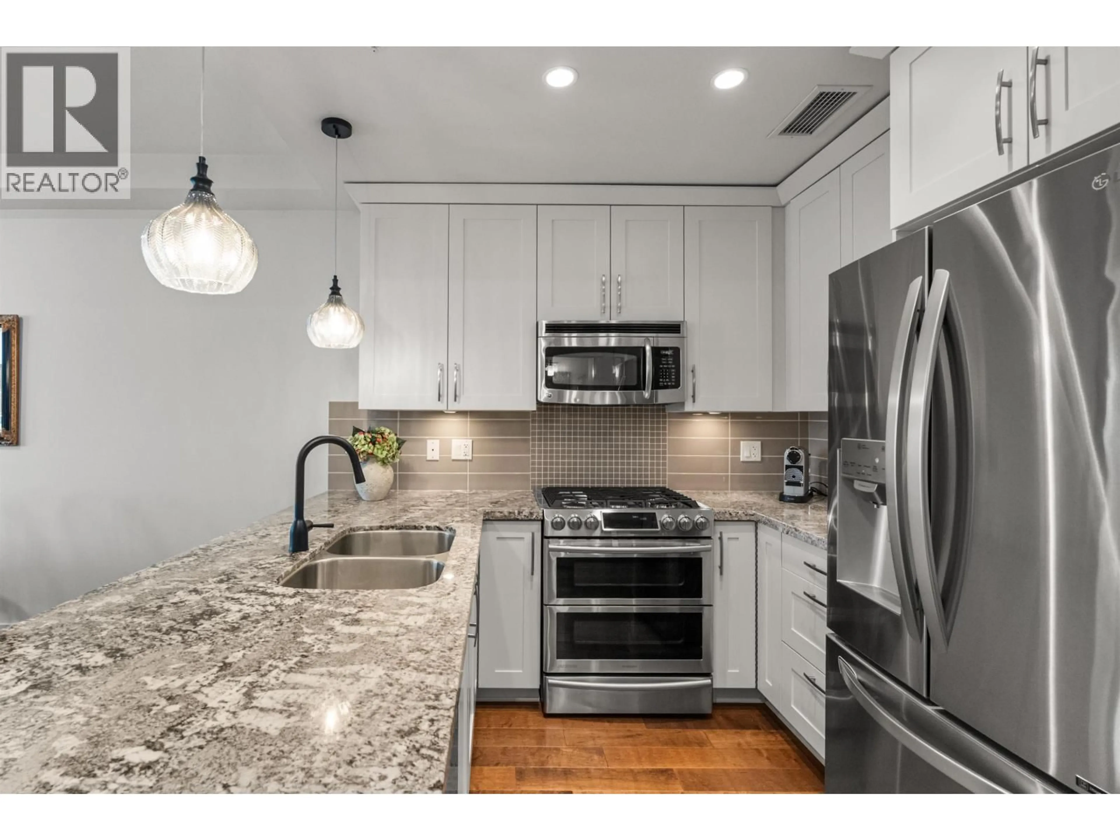 Open concept kitchen, ceramic/tile floor for 313 - 5099 SPRINGS BOULEVARD, Tsawwassen British Columbia V4M0A2