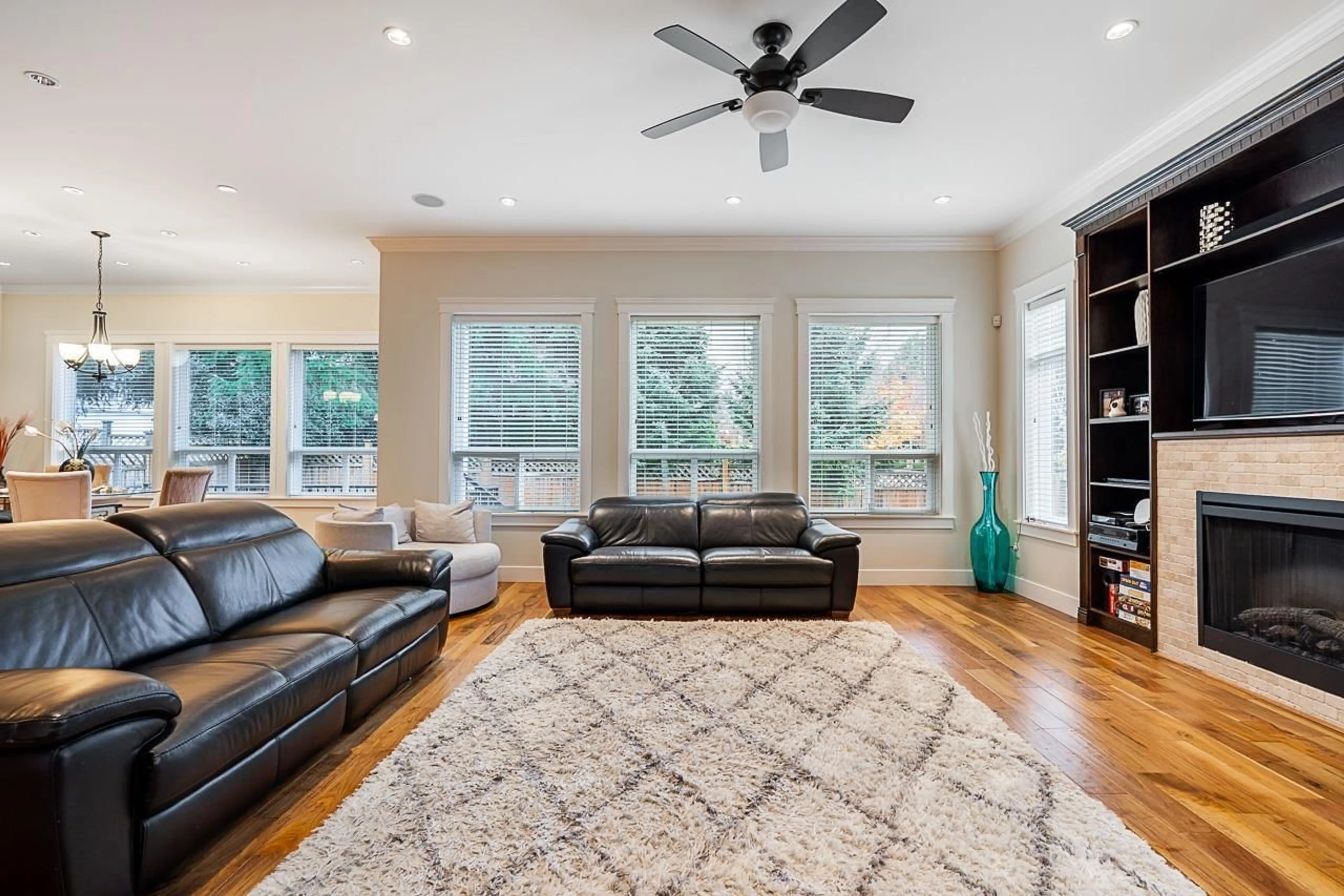 Living room with furniture, unknown for 16302 25 AVENUE, Surrey British Columbia V3Z6S1