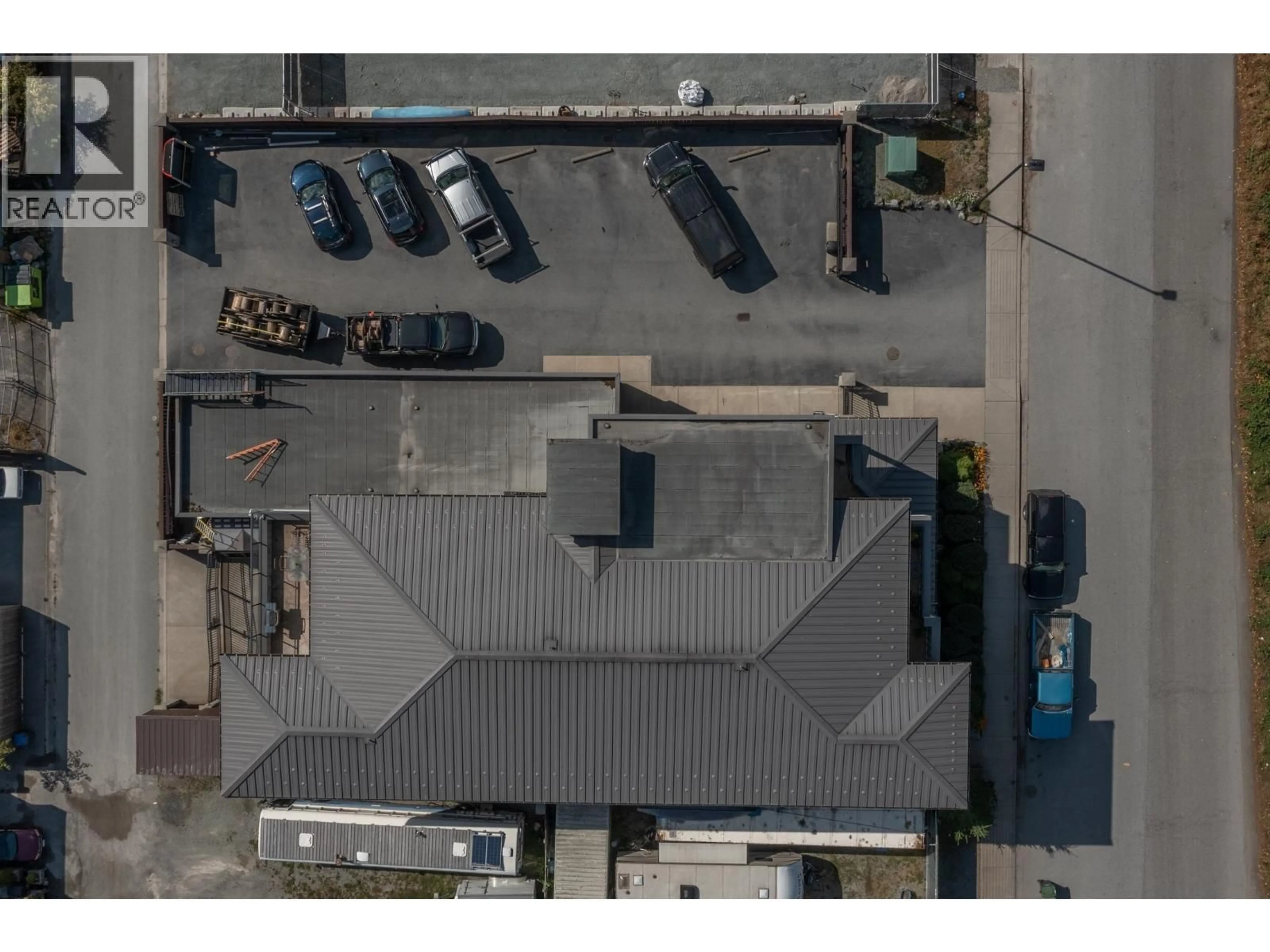 A pic from outside/outdoor area/front of a property/back of a property/a pic from drone, street for 37738 THIRD AVENUE, Squamish British Columbia V8B0A2
