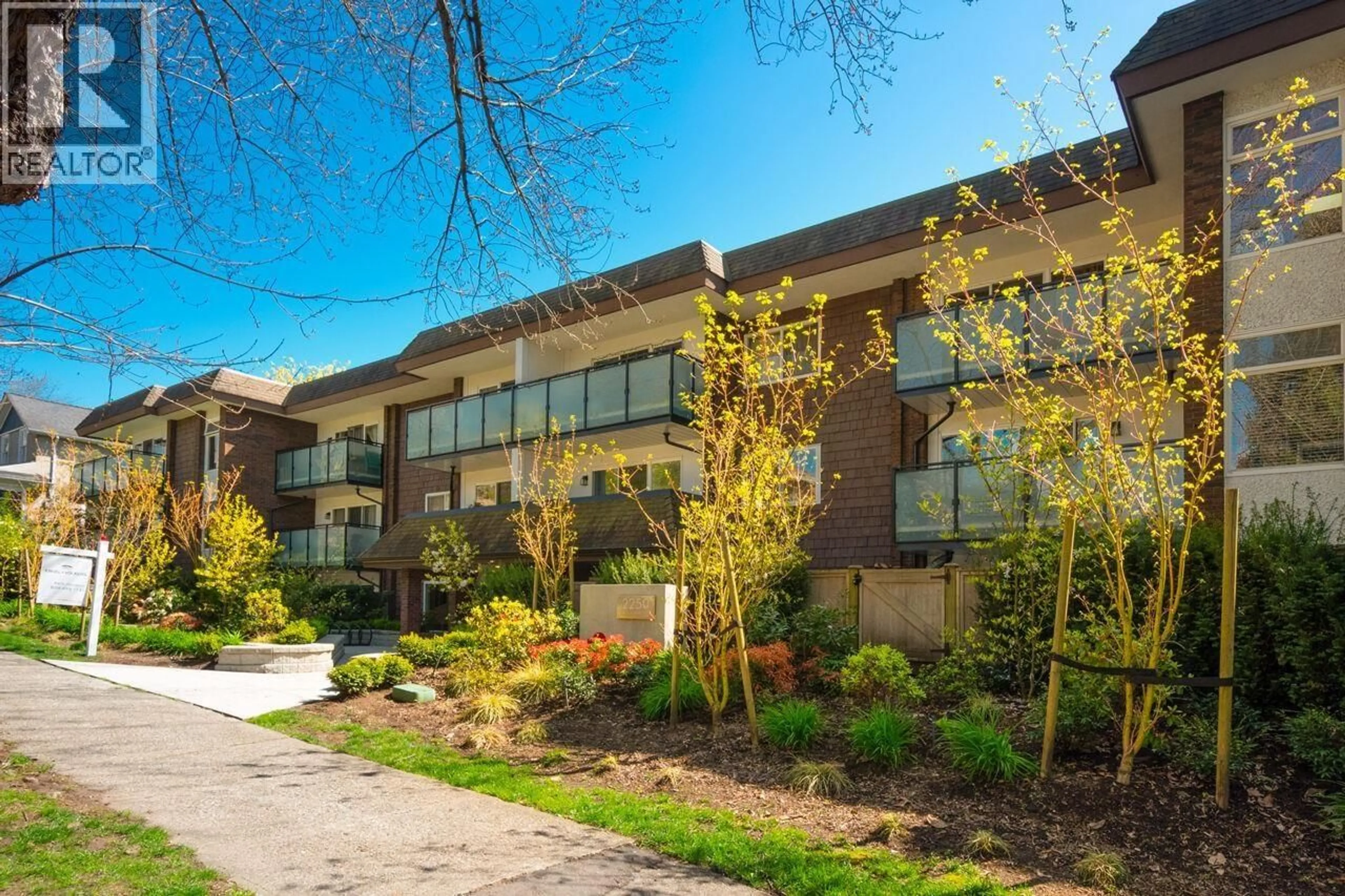 Unknown for 302 - 2250 OXFORD STREET, Vancouver British Columbia V5L1G1