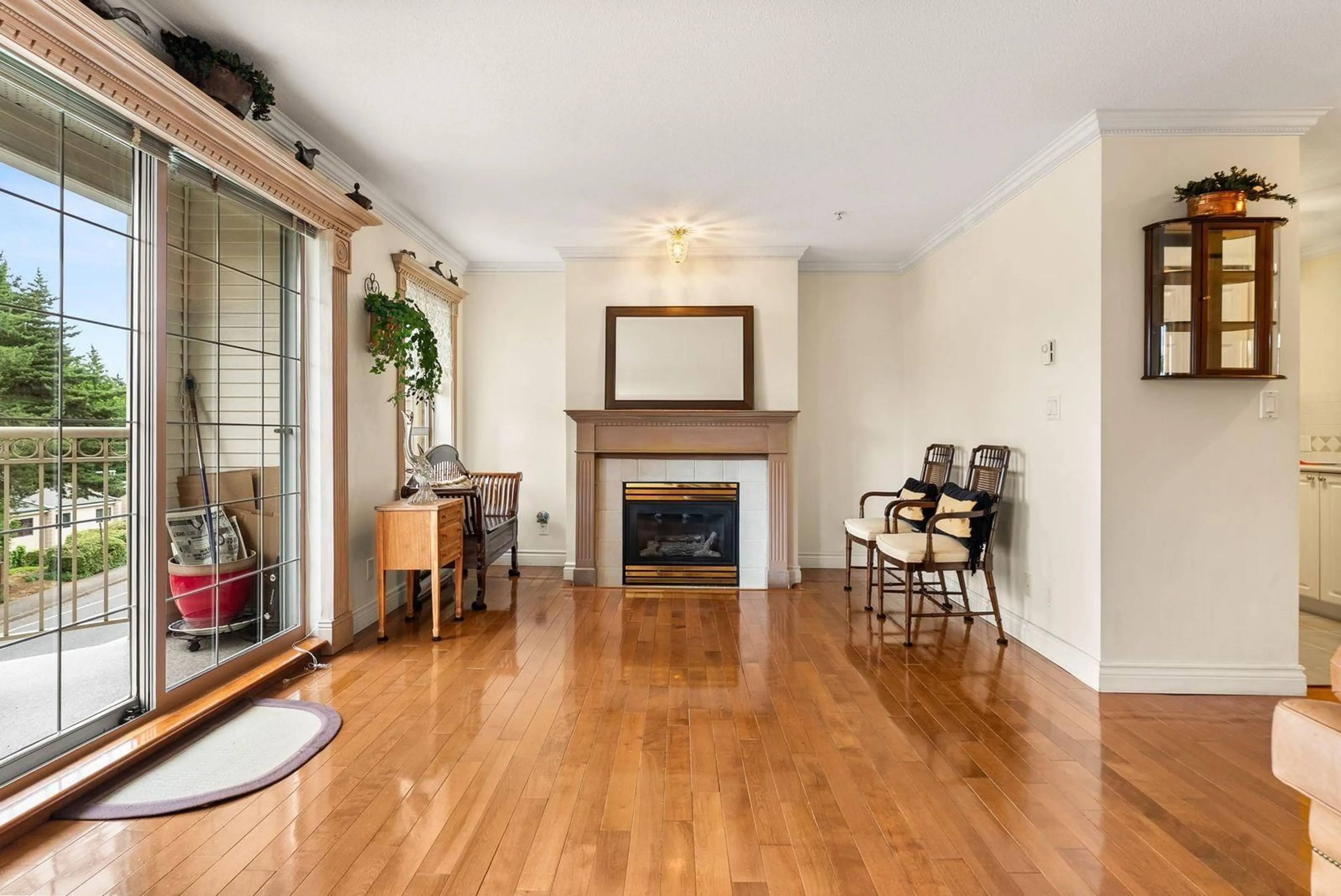 Unknown for 302 - 15258 105 AVENUE, Surrey British Columbia V3R0W8