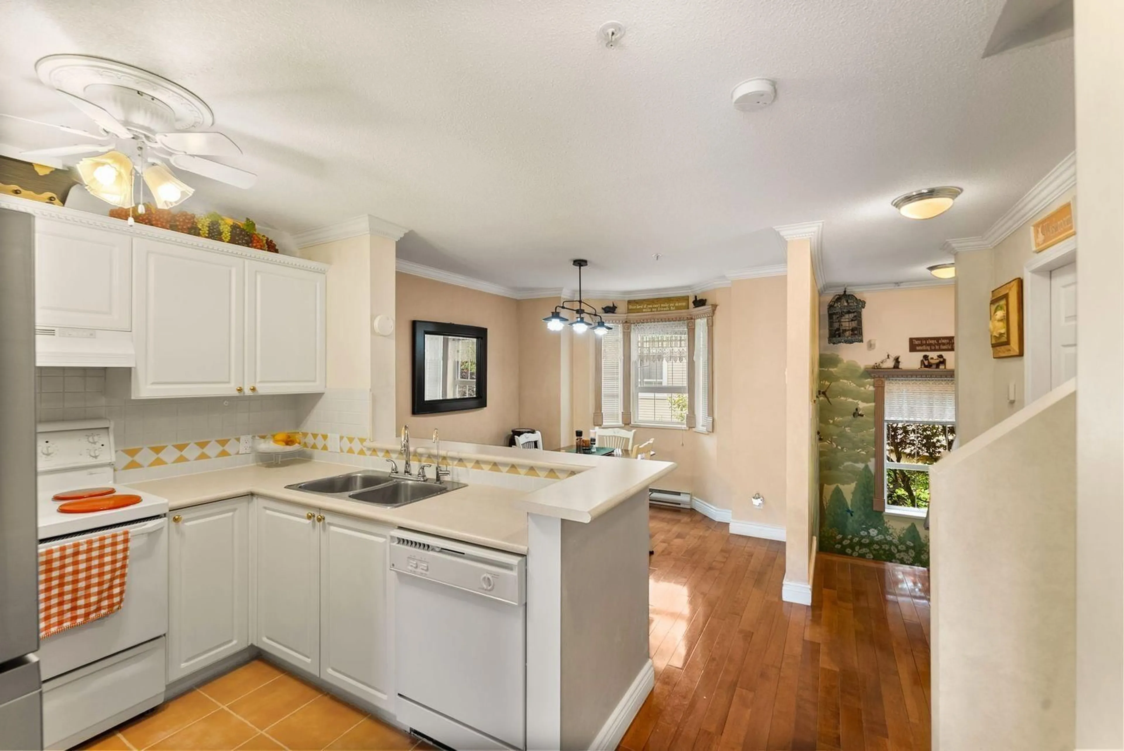 Open concept kitchen, ceramic/tile floor for 302 - 15258 105 AVENUE, Surrey British Columbia V3R0W8