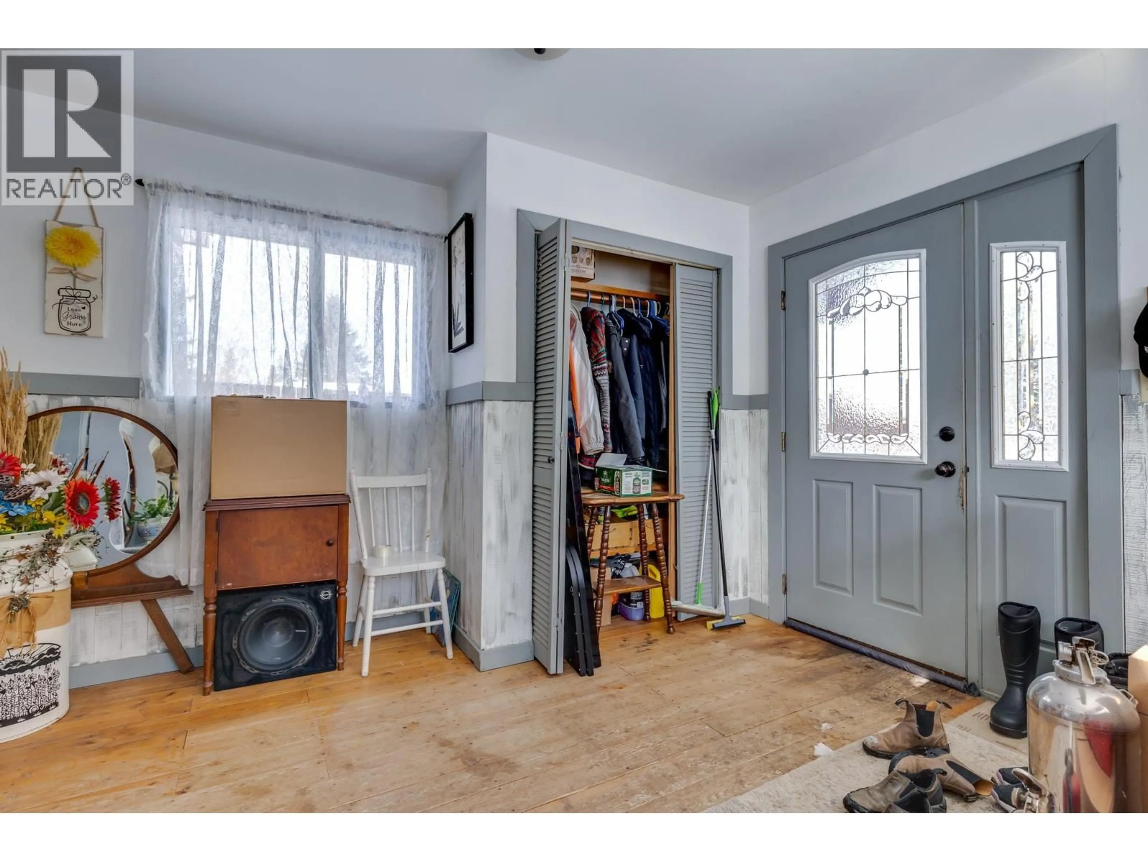 Indoor entryway for 17165 PERRY ROAD, Prince George British Columbia V2K5E3