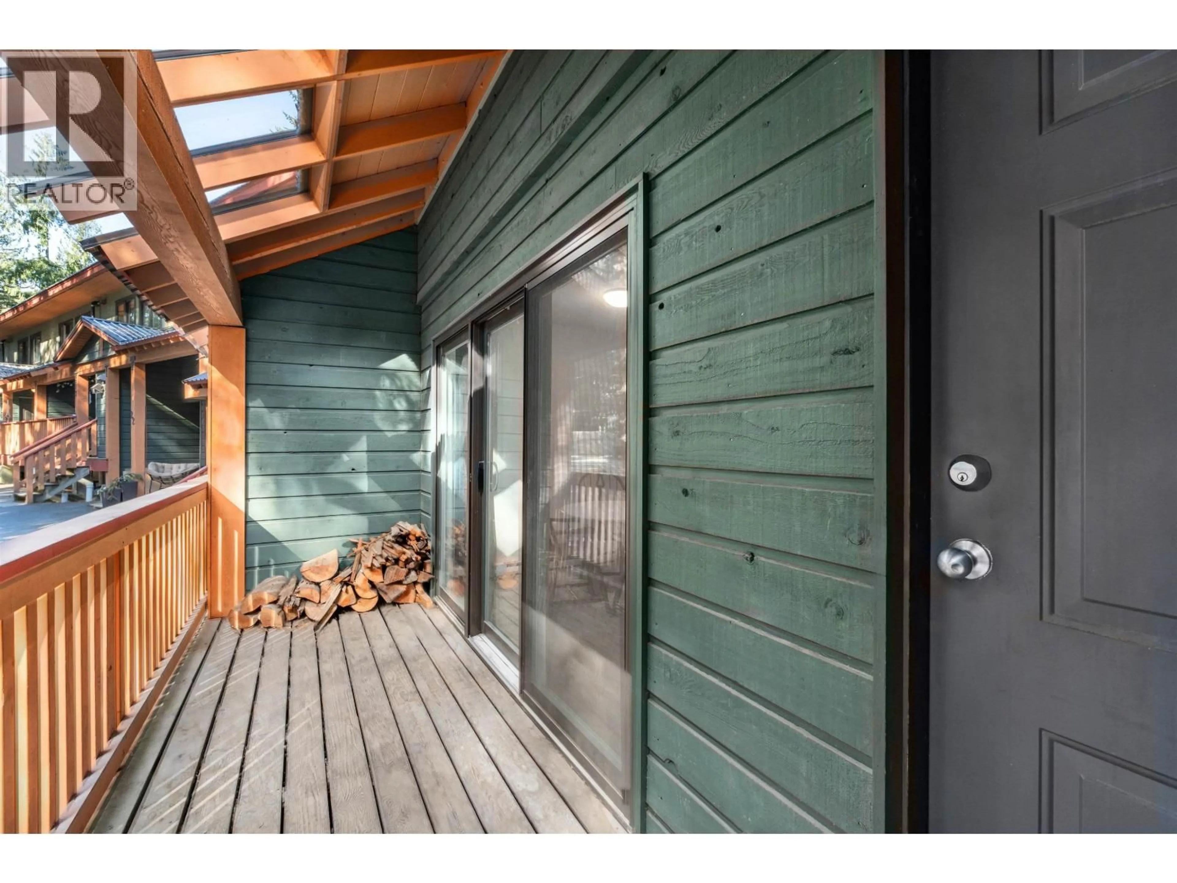 Indoor entryway for 10 - 8100 ALPINE WAY, Whistler British Columbia V8E0G2