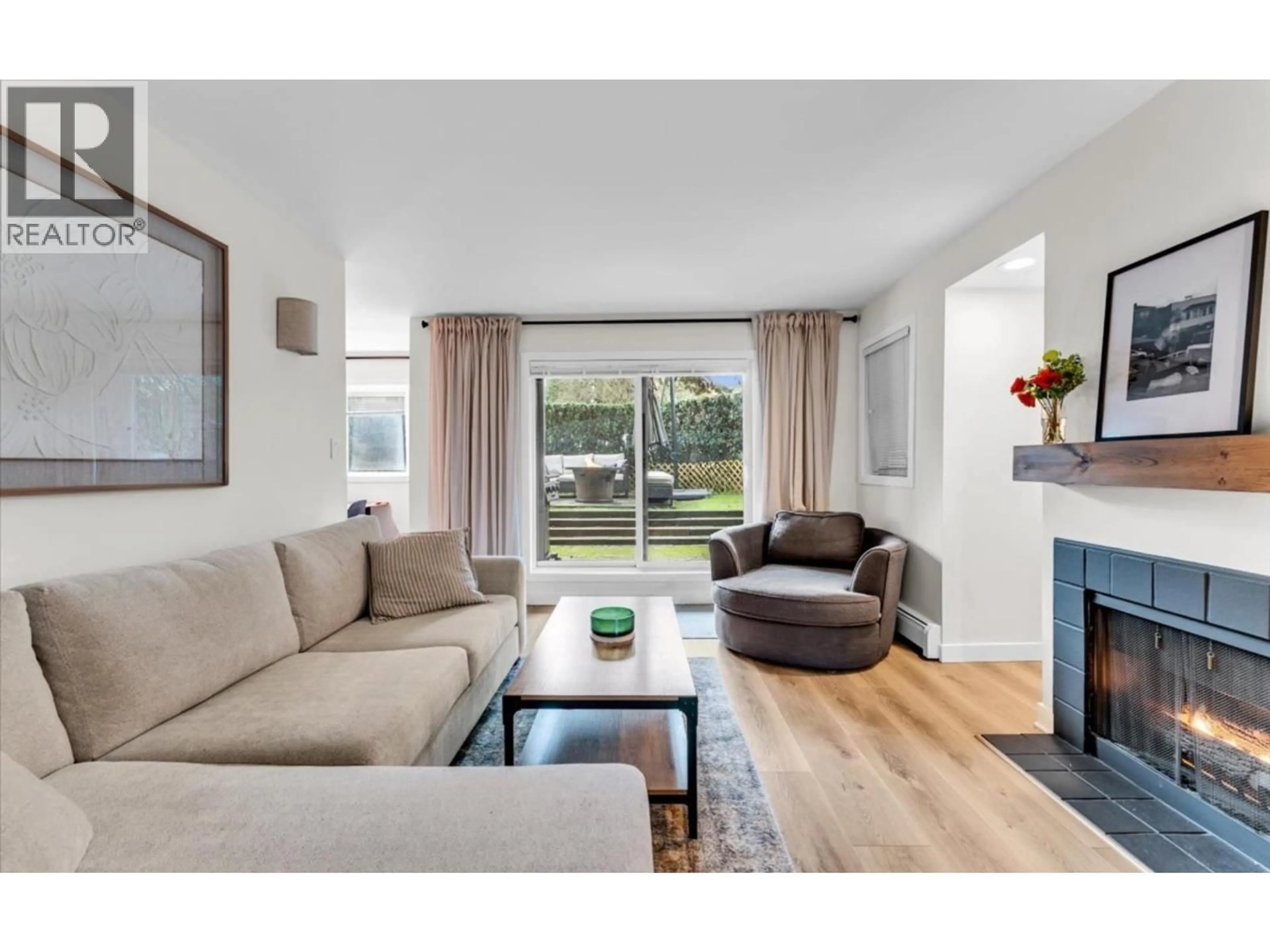 Living room with furniture, wood/laminate floor for 102 - 1935 1ST AVENUE, Vancouver British Columbia V6J1G7