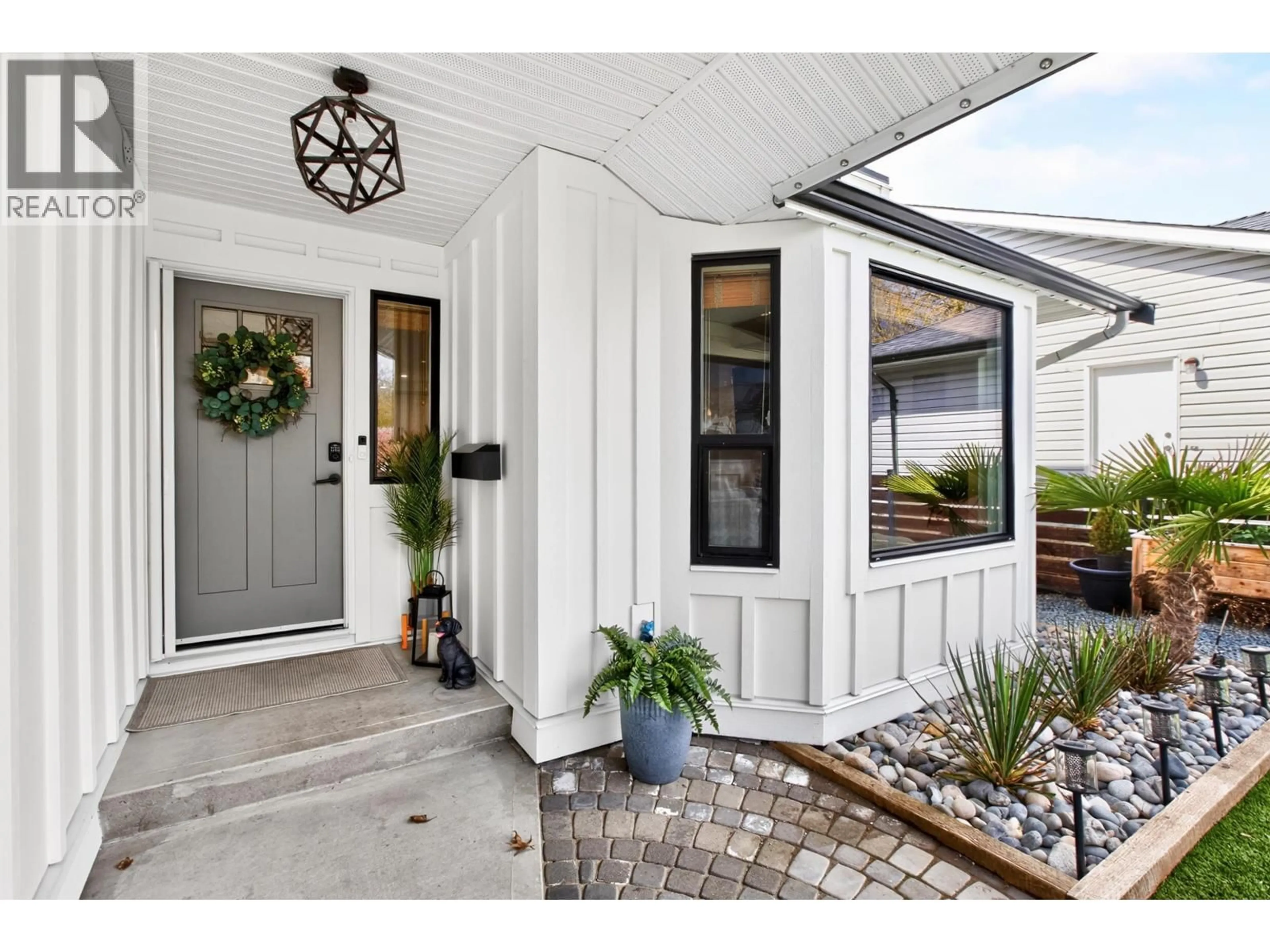 Indoor entryway for 12409 233A STREET, Maple Ridge British Columbia V2X0N1