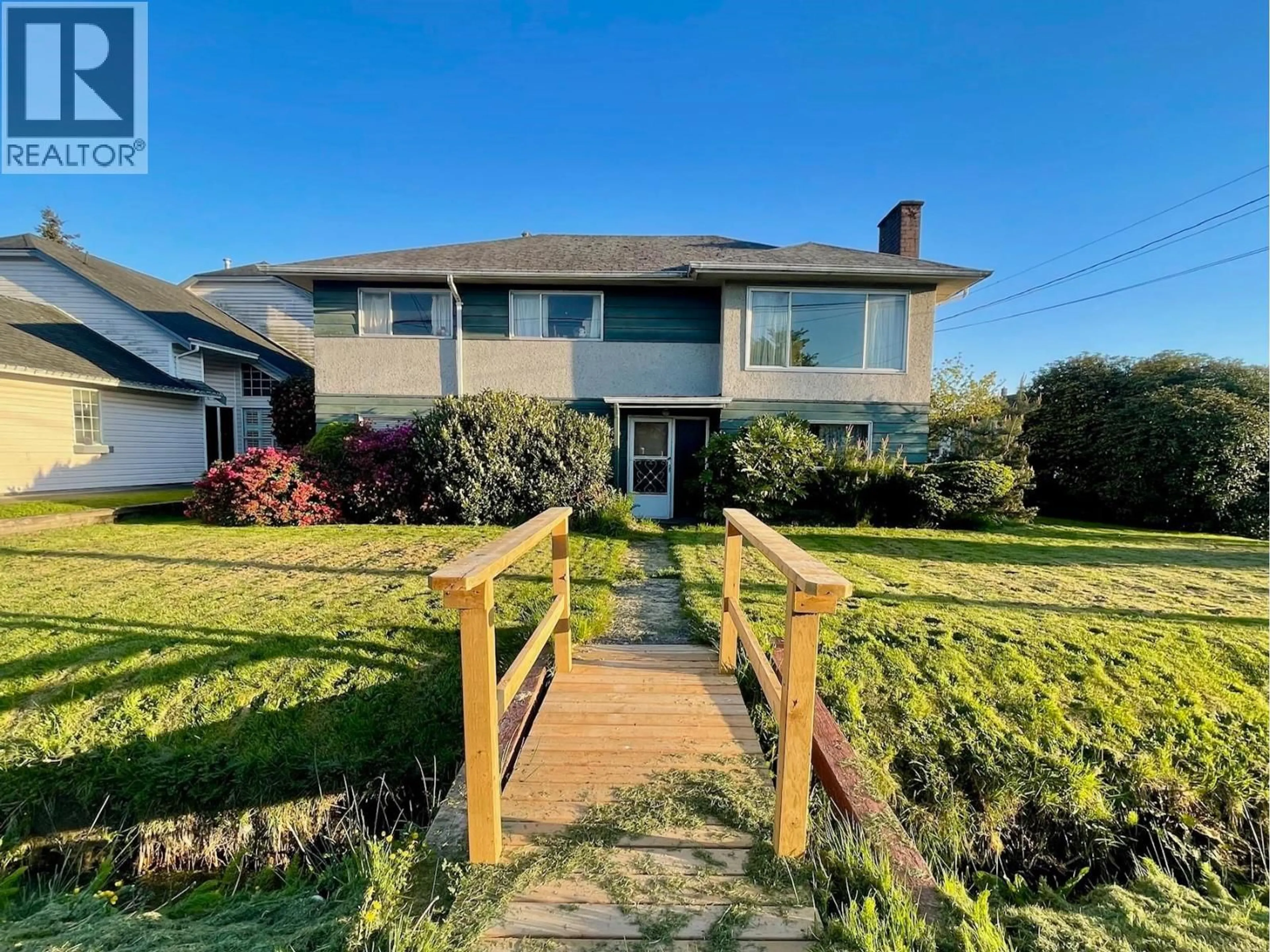 A pic from outside/outdoor area/front of a property/back of a property/a pic from drone, street for 3180 GEORGIA STREET, Richmond British Columbia V7E2R3