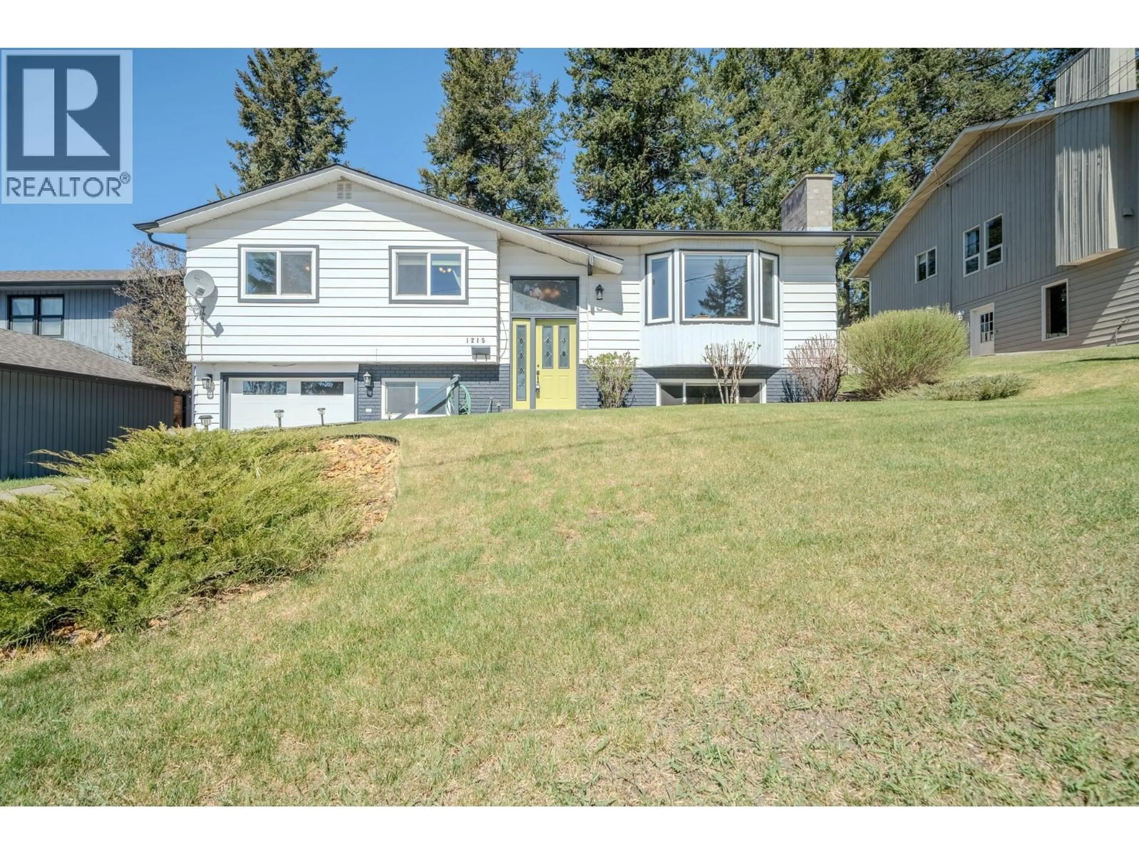 Home with vinyl exterior material, street for 1215 RESKER PLACE, Williams Lake British Columbia V2G4H9