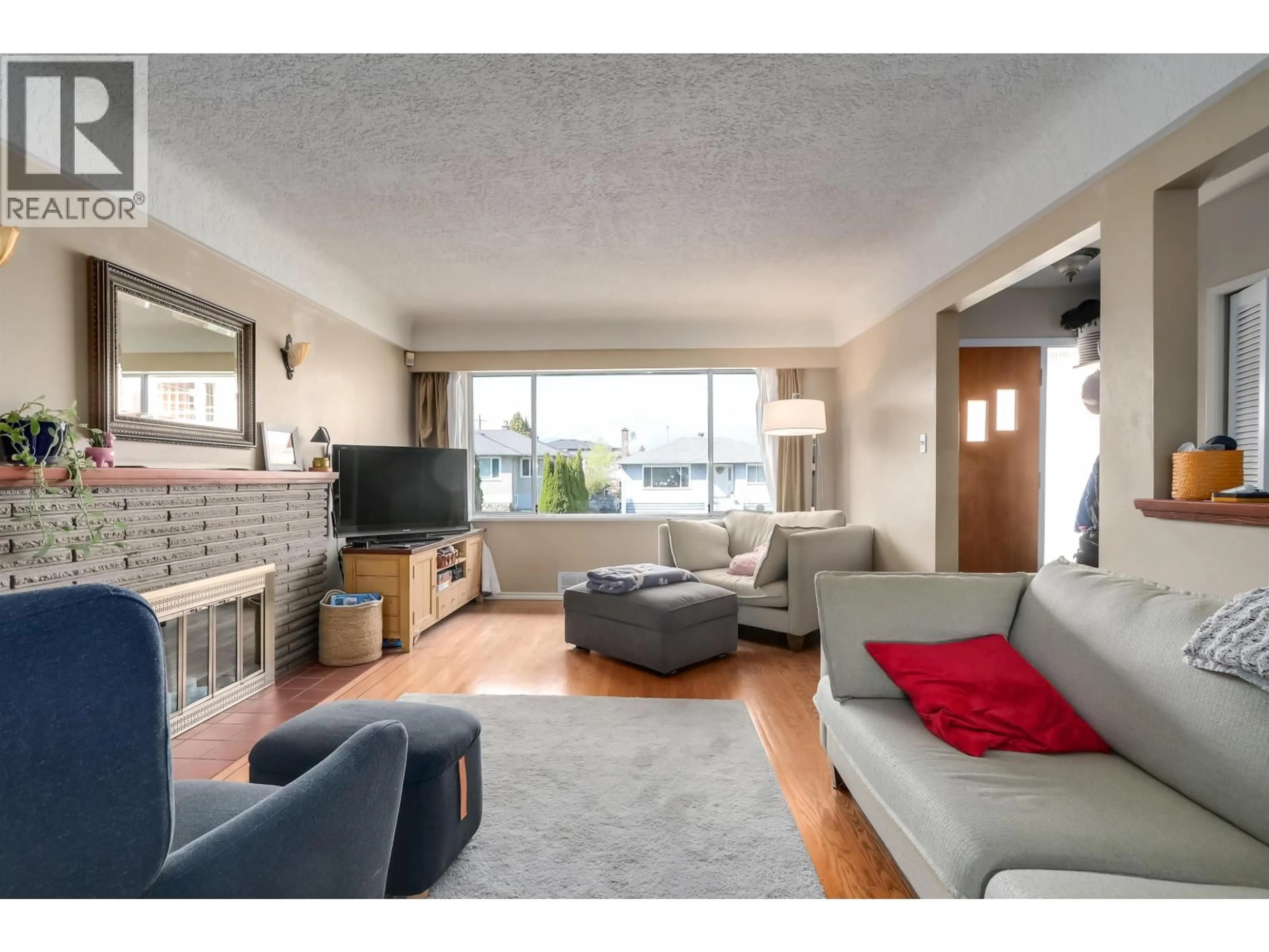 Living room with furniture, unknown for 3712 FIR STREET, Burnaby British Columbia V5G2A5