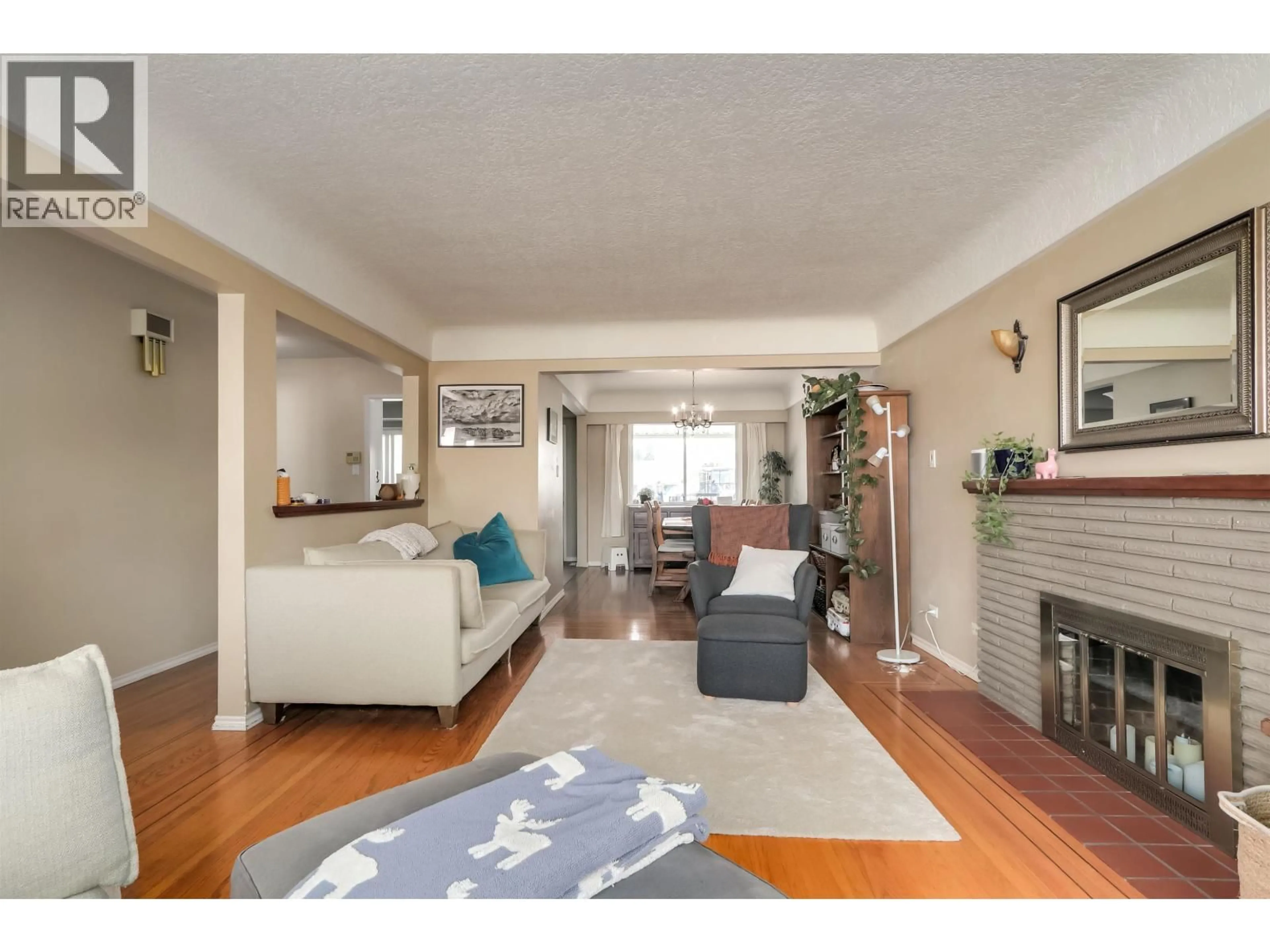 Living room with furniture, unknown for 3712 FIR STREET, Burnaby British Columbia V5G2A5