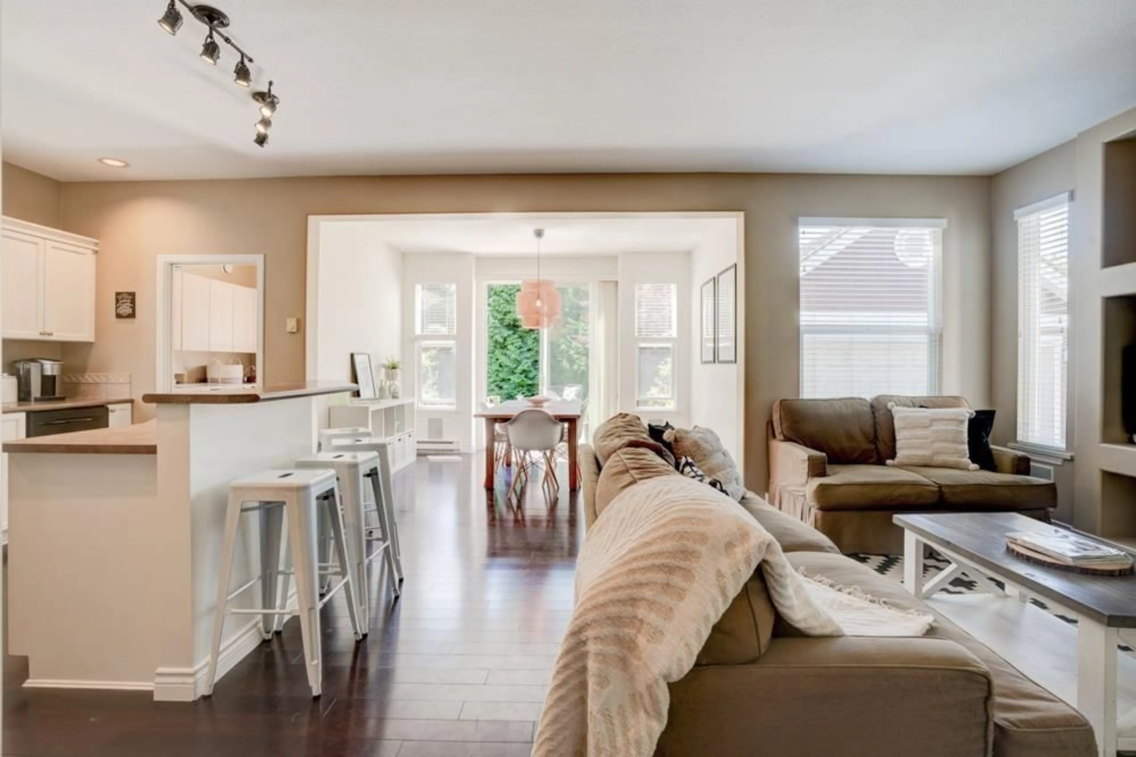 Open concept kitchen, unknown for 3331 ROSEMARY HEIGHTS CRESCENT, Surrey British Columbia V3Z0K7