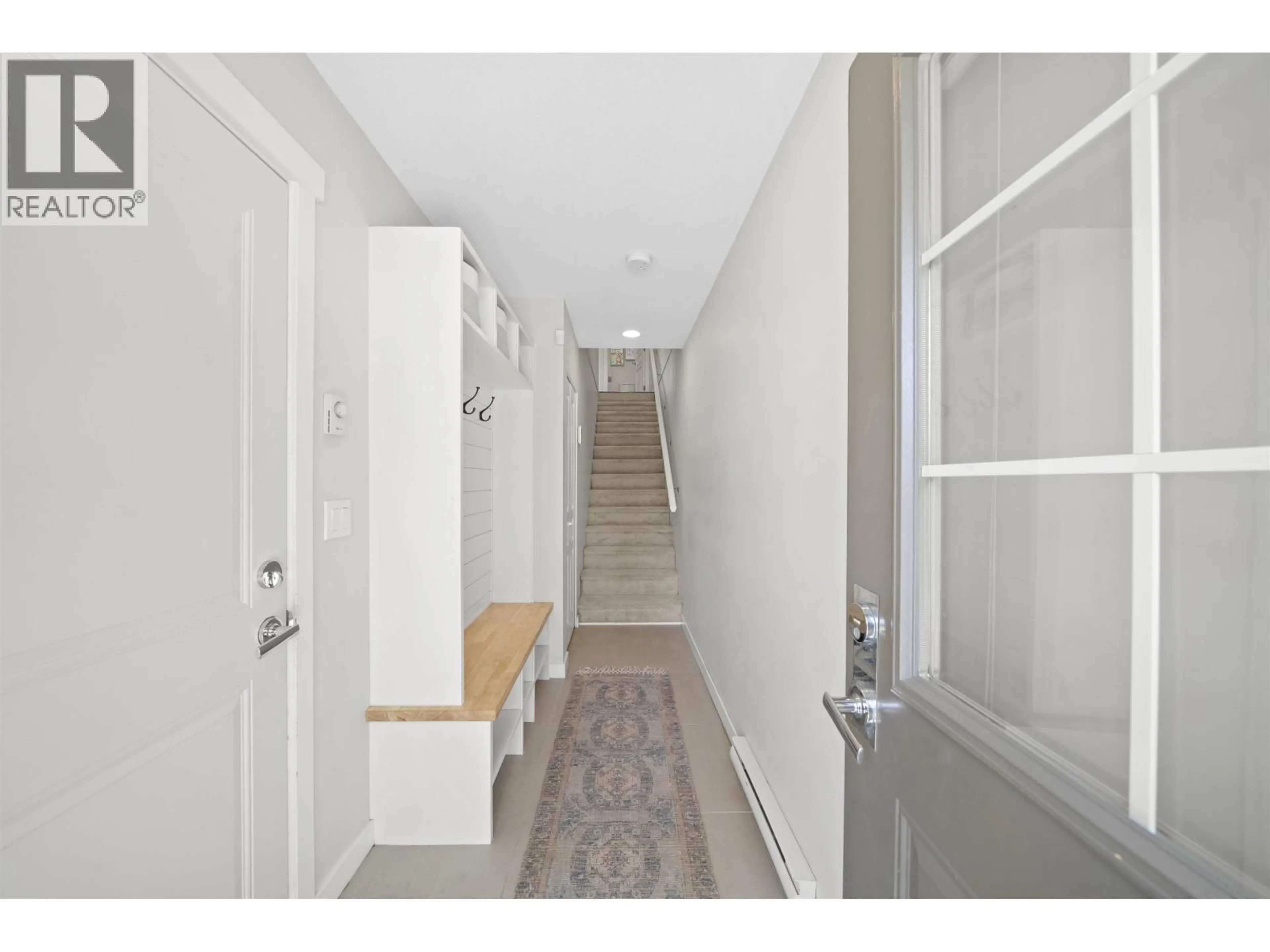 Indoor foyer for 14 - 5551 ADMIRAL WAY, Delta British Columbia V4K0C9