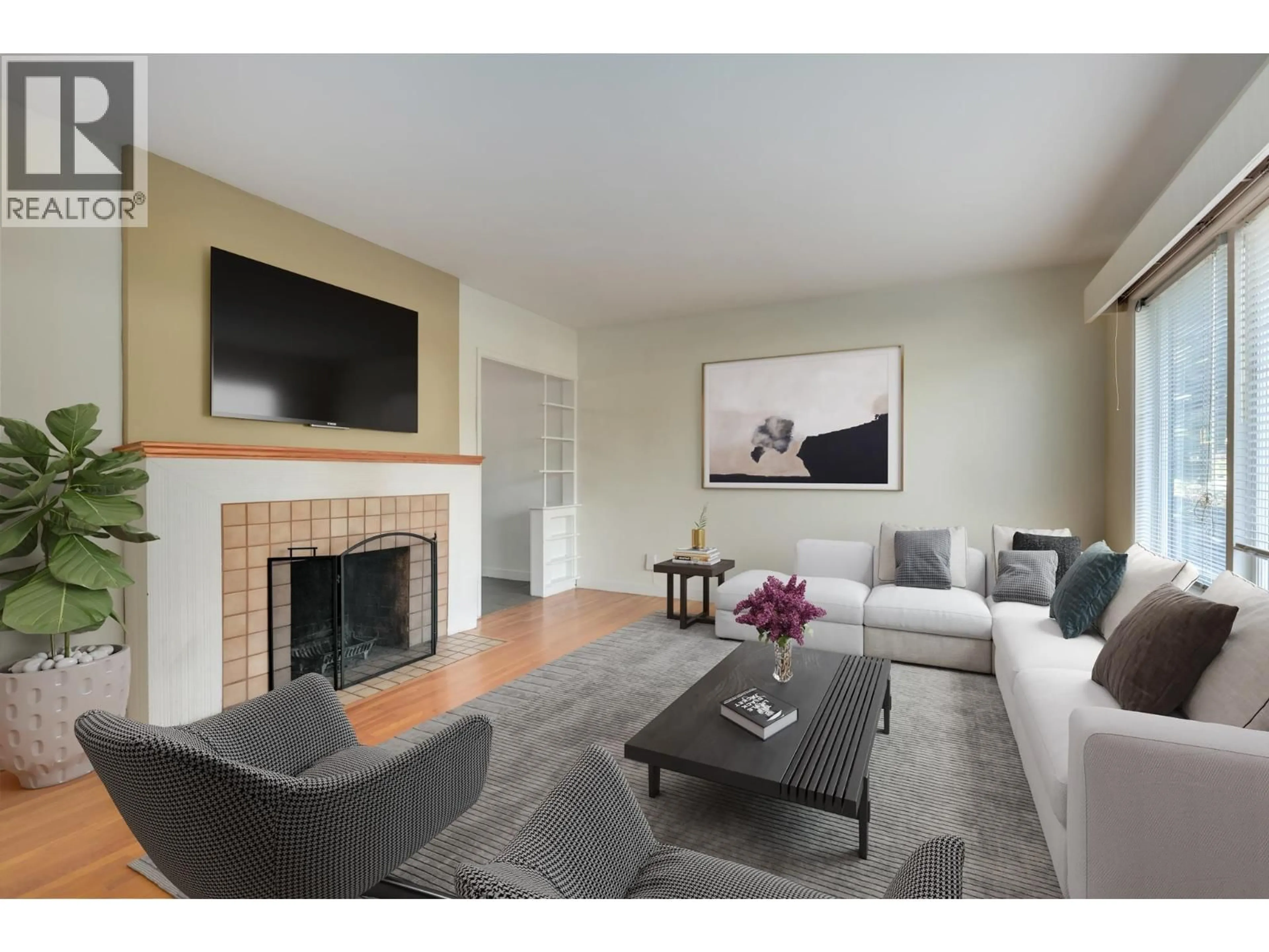 Living room with furniture, unknown for 509 KEITH ROAD, North Vancouver British Columbia V7L1W3