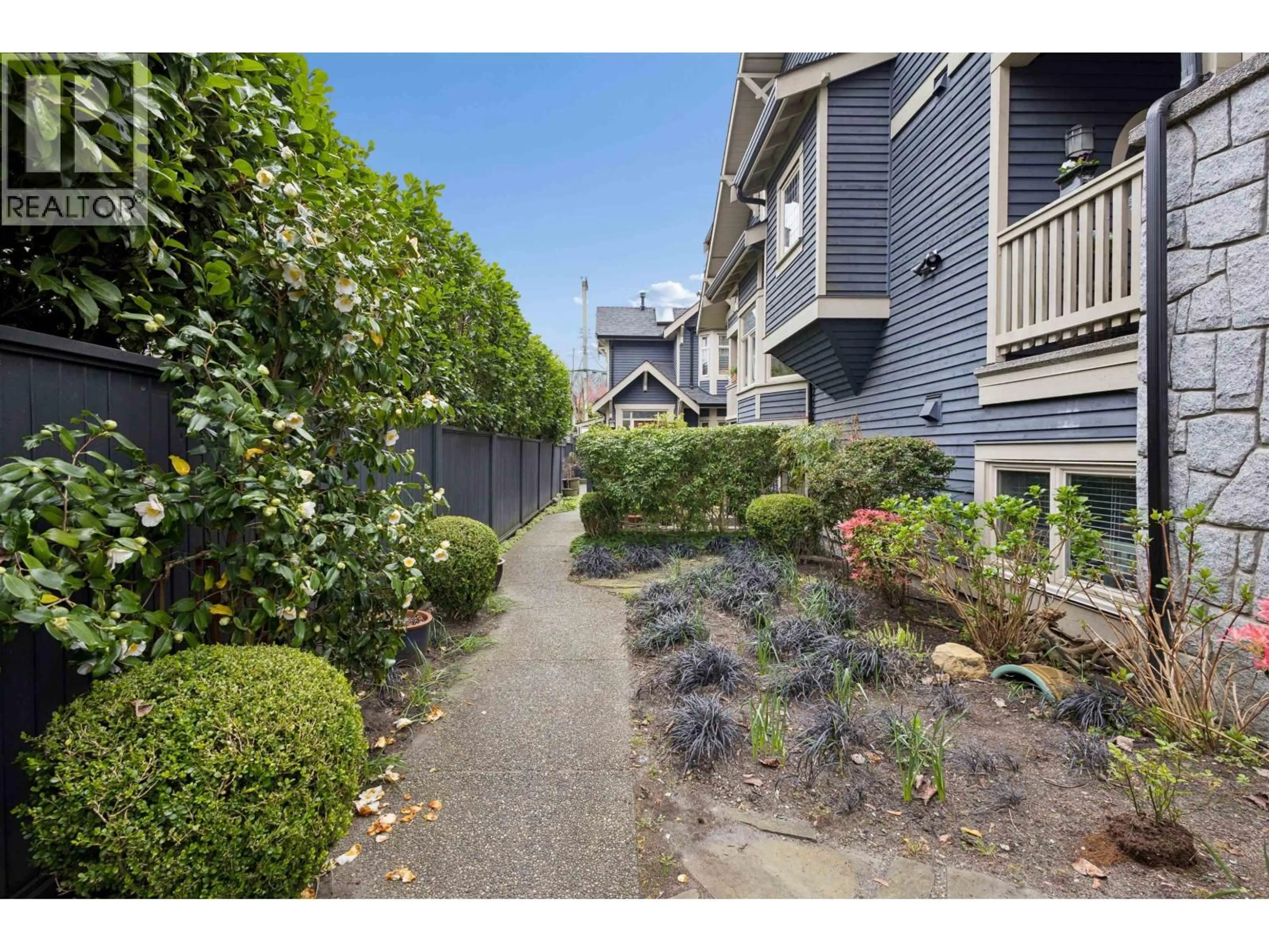 Unknown for 2 - 158 13TH AVENUE, Vancouver British Columbia V5Y1V7