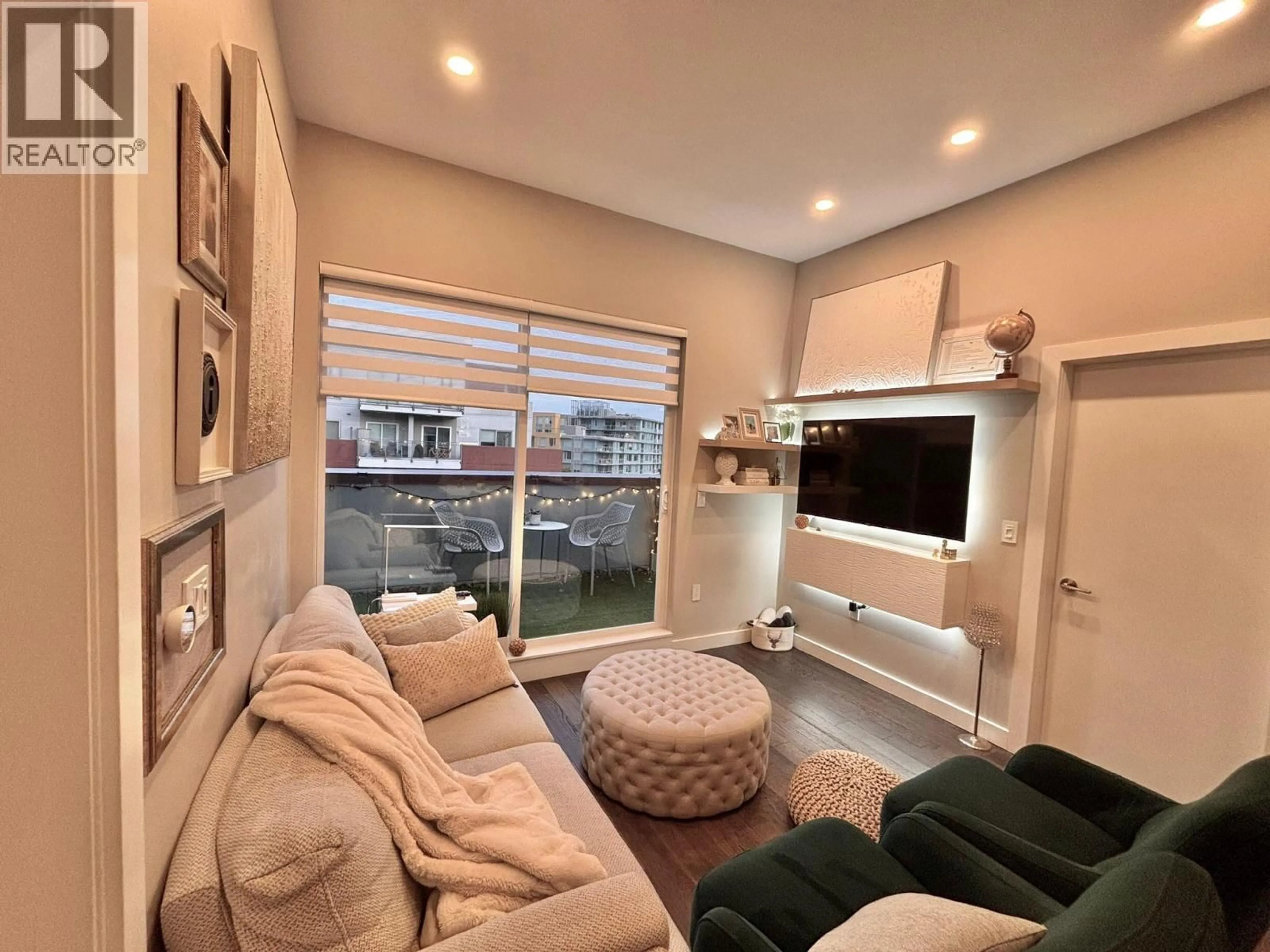 Living room with furniture, unknown for 602 - 5399 CEDARBRIDGE WAY, Richmond British Columbia V6X0L6