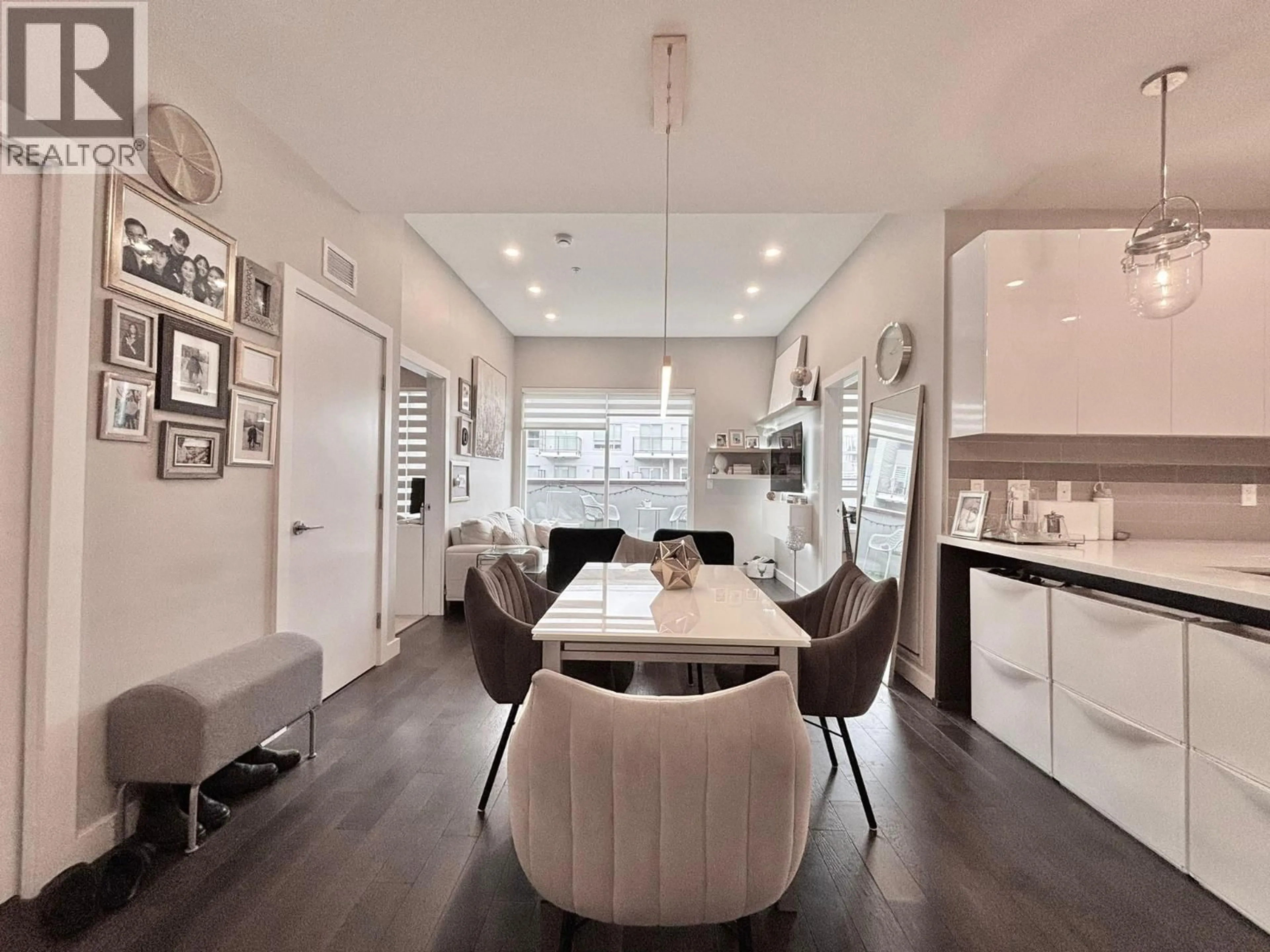 Contemporary kitchen, unknown for 602 - 5399 CEDARBRIDGE WAY, Richmond British Columbia V6X0L6