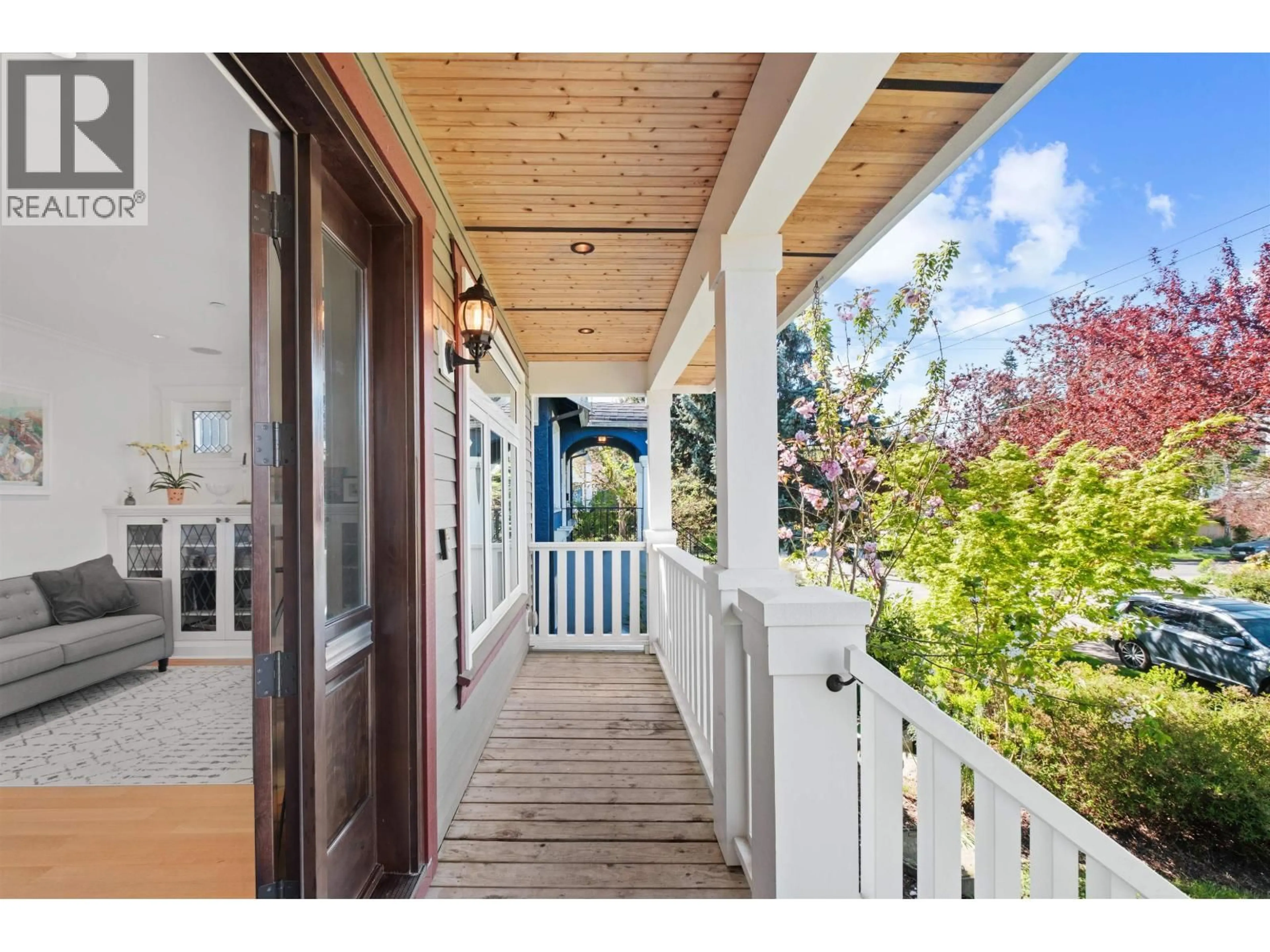 Indoor entryway for 1008 14TH AVENUE, Vancouver British Columbia V5T2N9