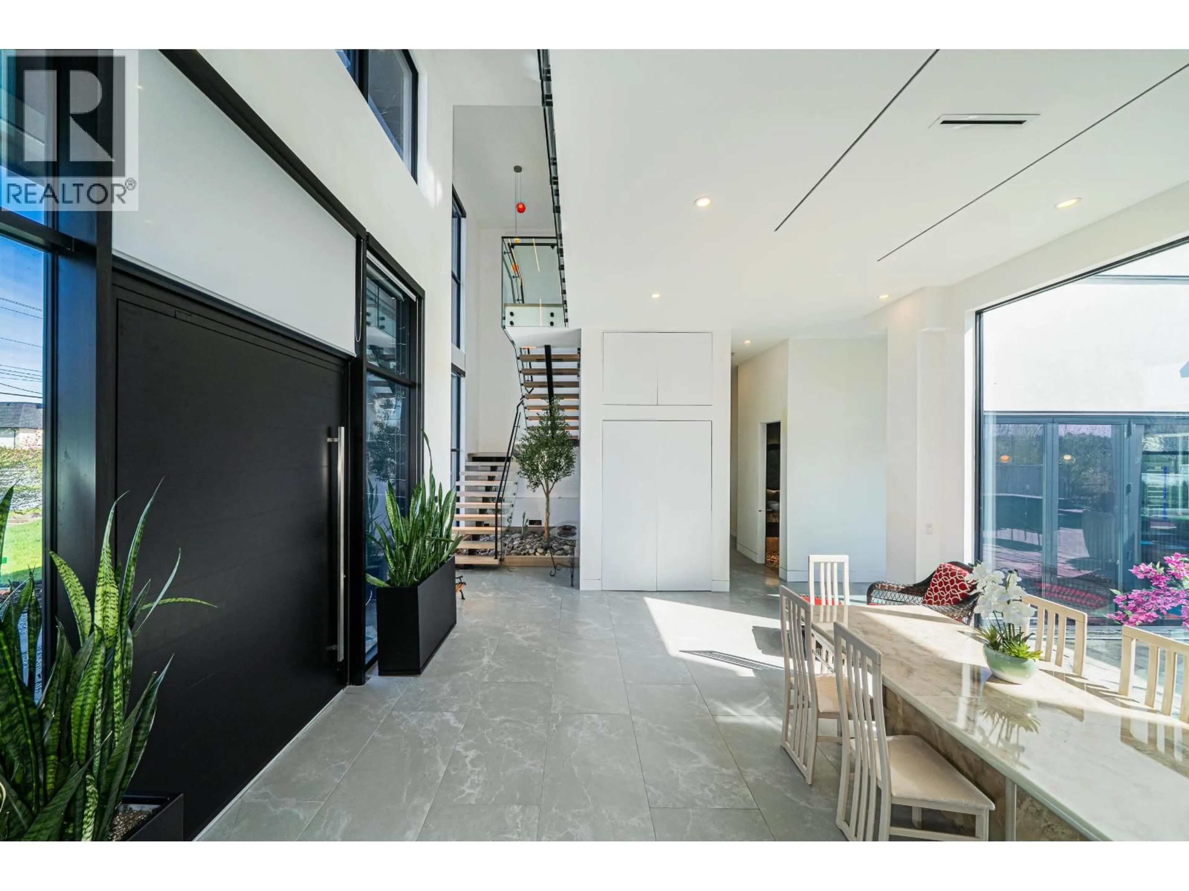 Indoor foyer for 11500 BLUNDELL ROAD, Richmond British Columbia V6Y1L3