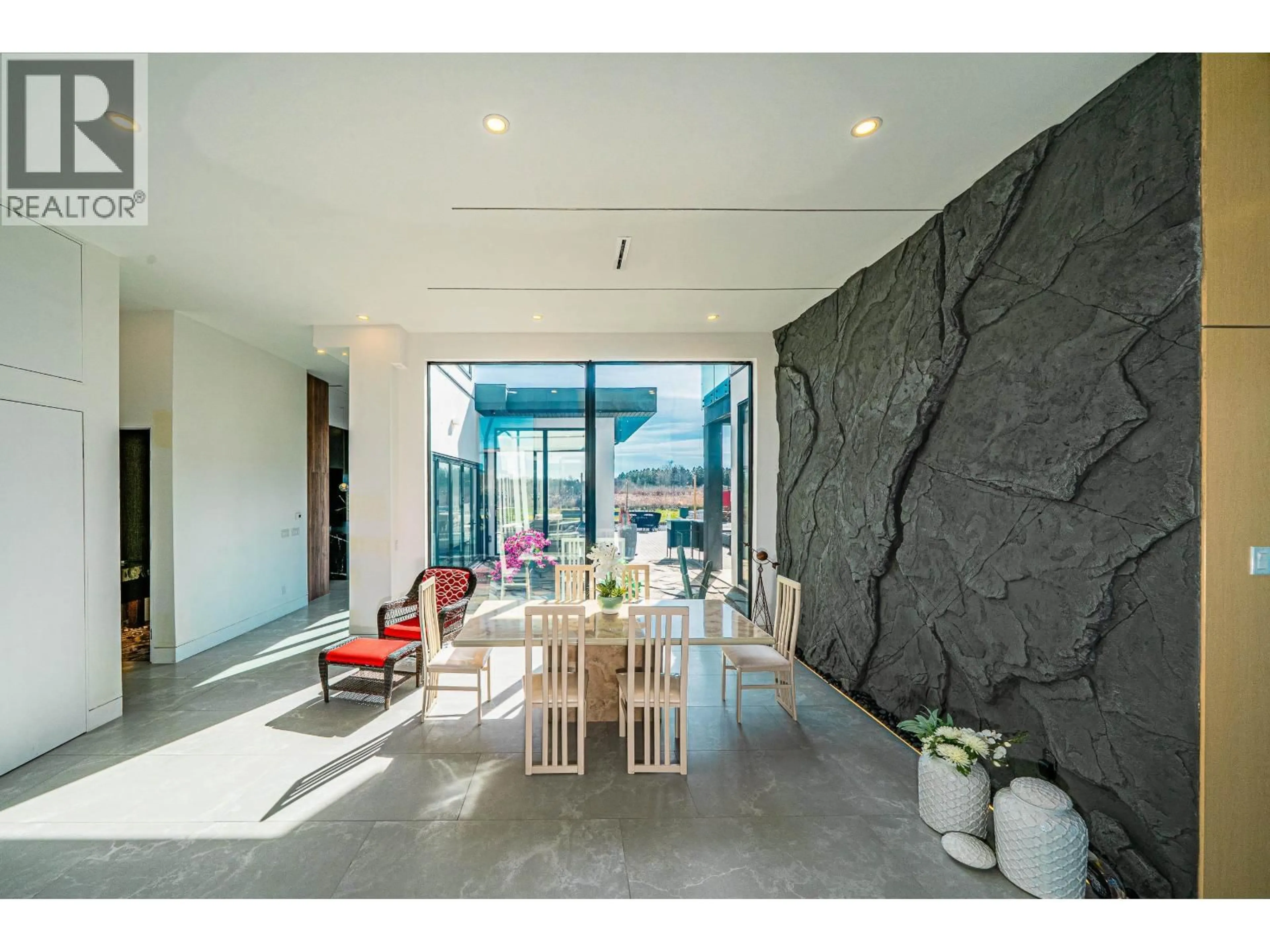 Indoor foyer for 11500 BLUNDELL ROAD, Richmond British Columbia V6Y1L3