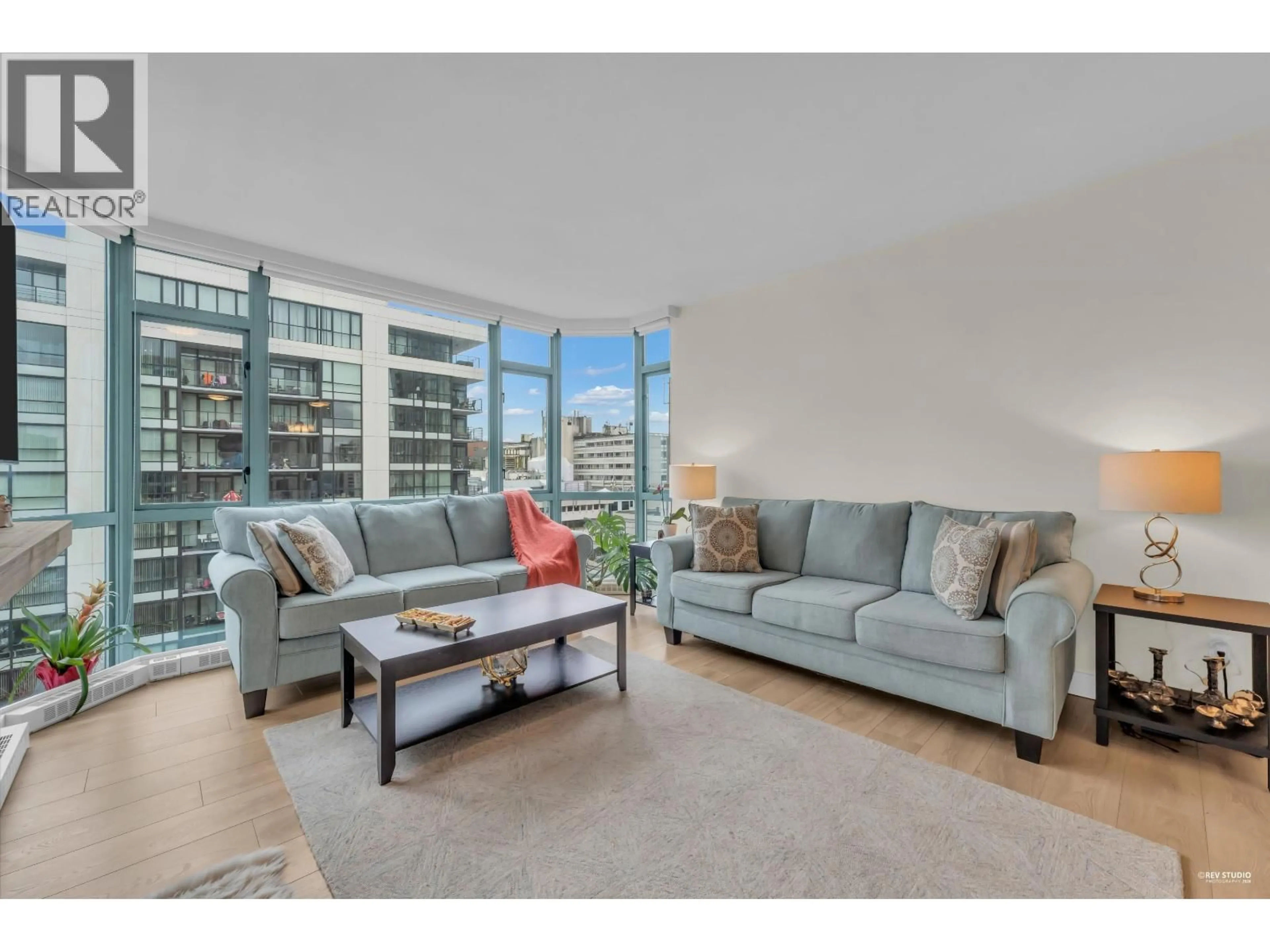 Living room with furniture, unknown for 801 - 140 14 STREET, North Vancouver British Columbia V7L2N3