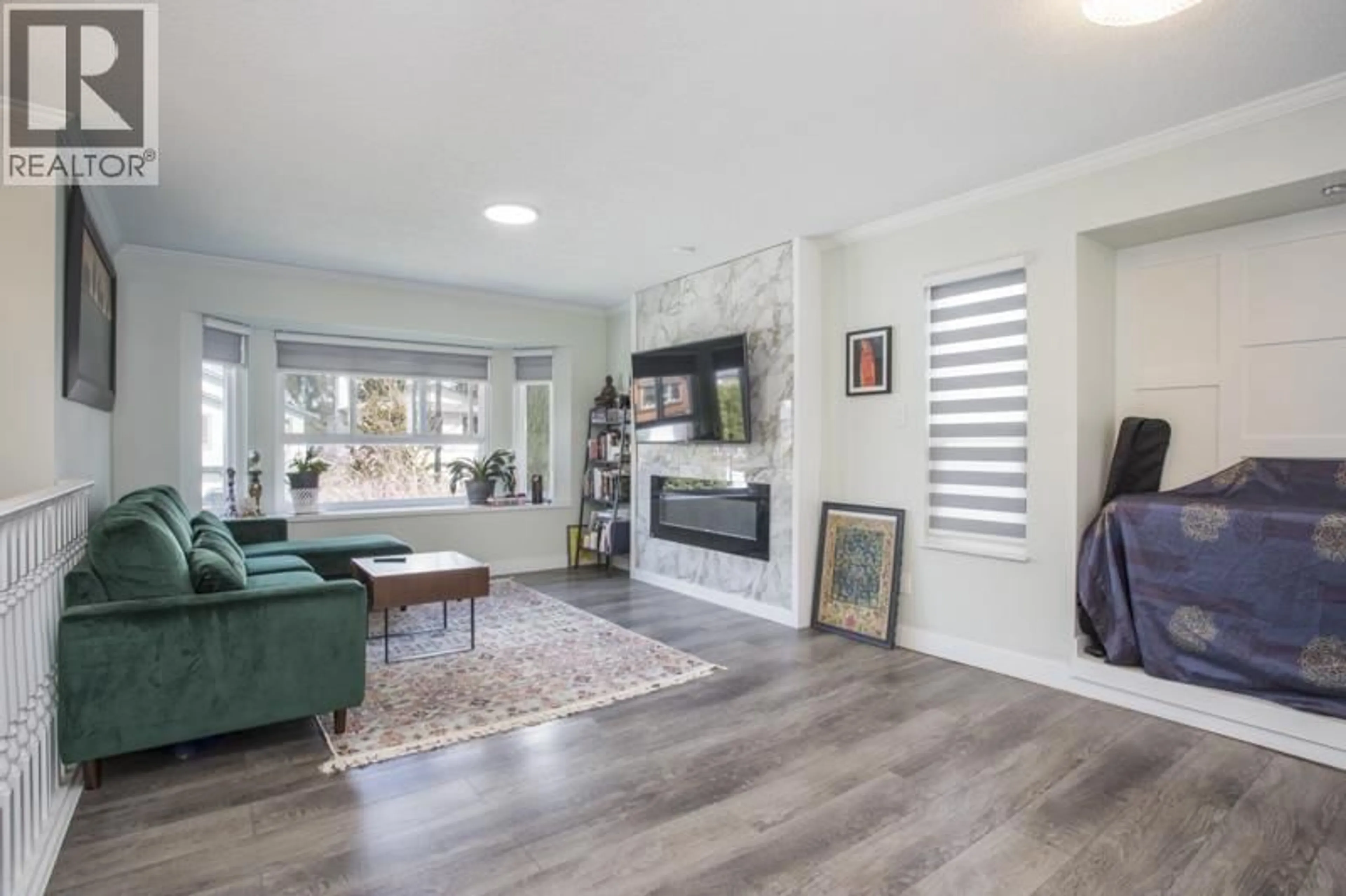 Living room with furniture, wood/laminate floor for 20444 DALE DRIVE, Maple Ridge British Columbia V2X8V9