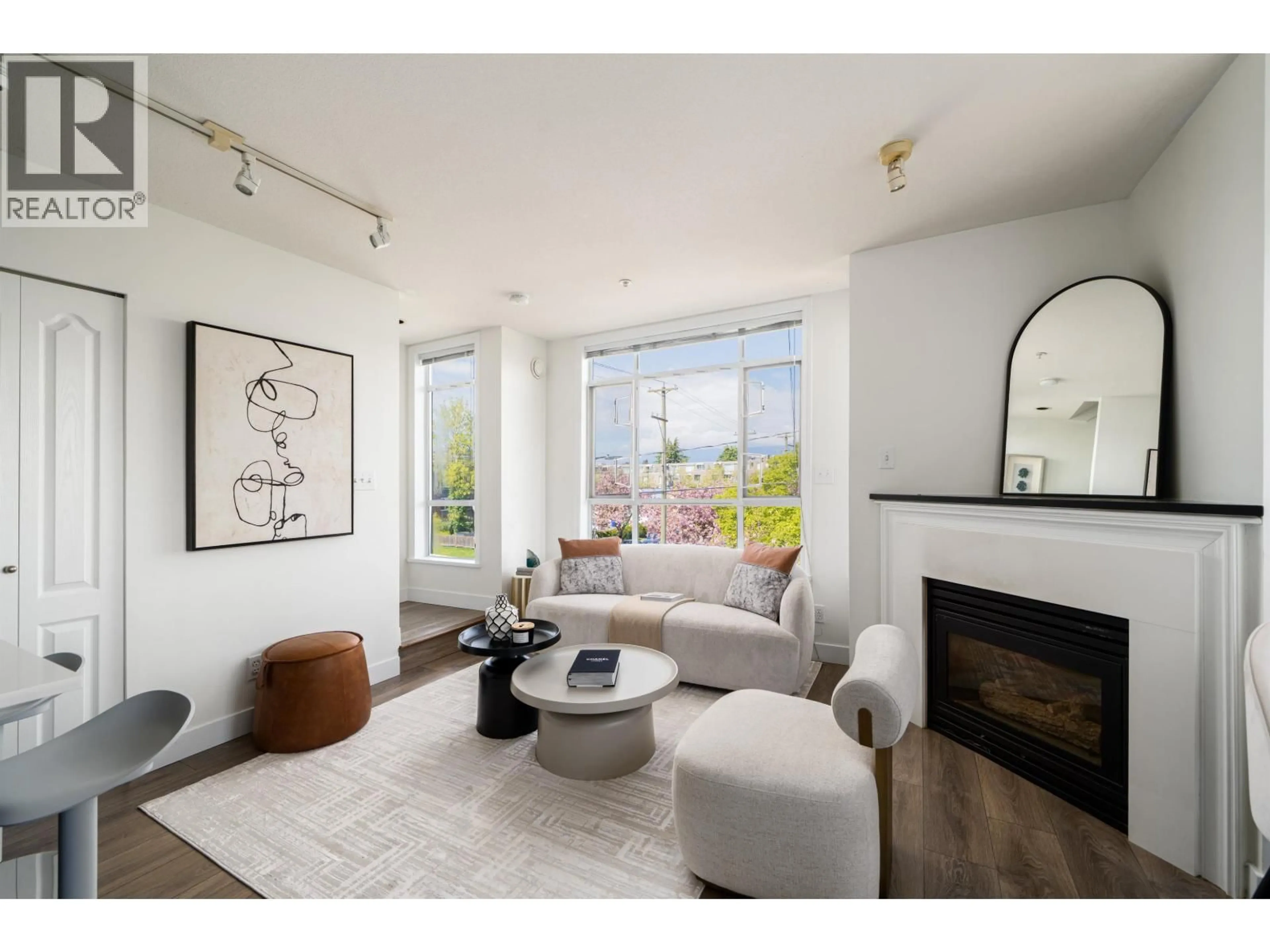 Unknown for 206 - 2190 5TH AVENUE, Vancouver British Columbia V6K1S2